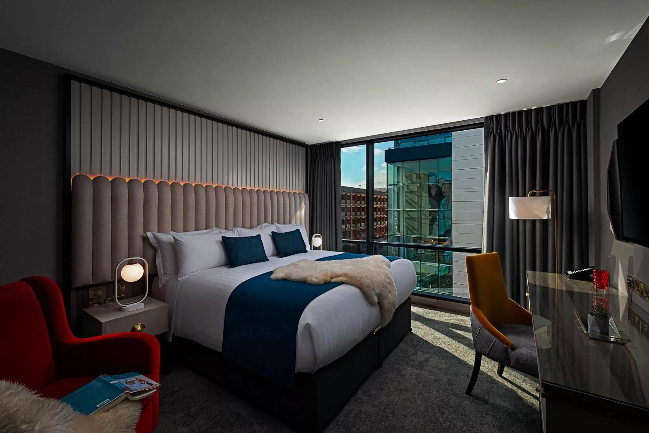 Photo of the whole room, Bed in The Savoy Hotel