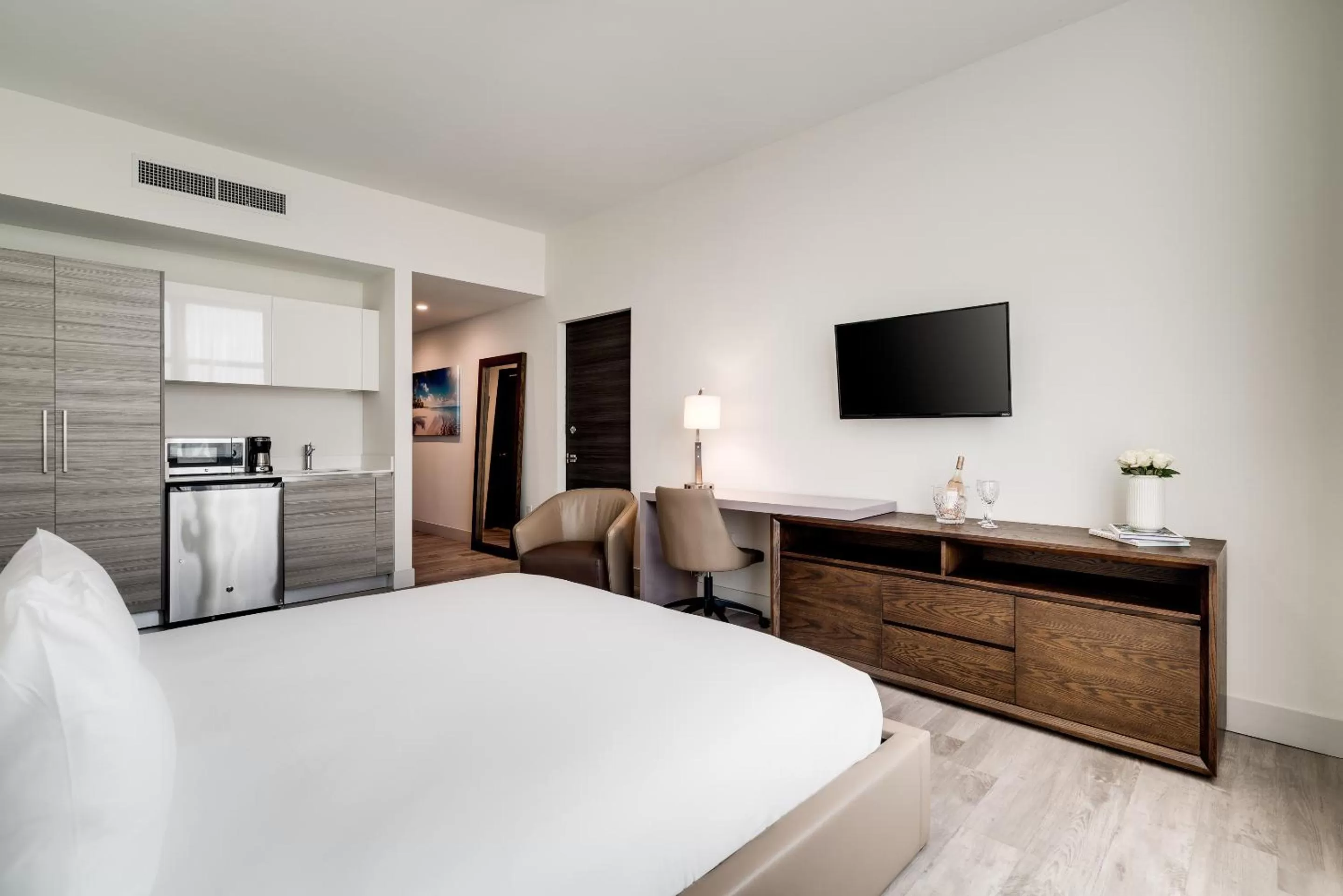 Bedroom, Bed in Costa Hollywood Beach Resort - An All Suite Hotel