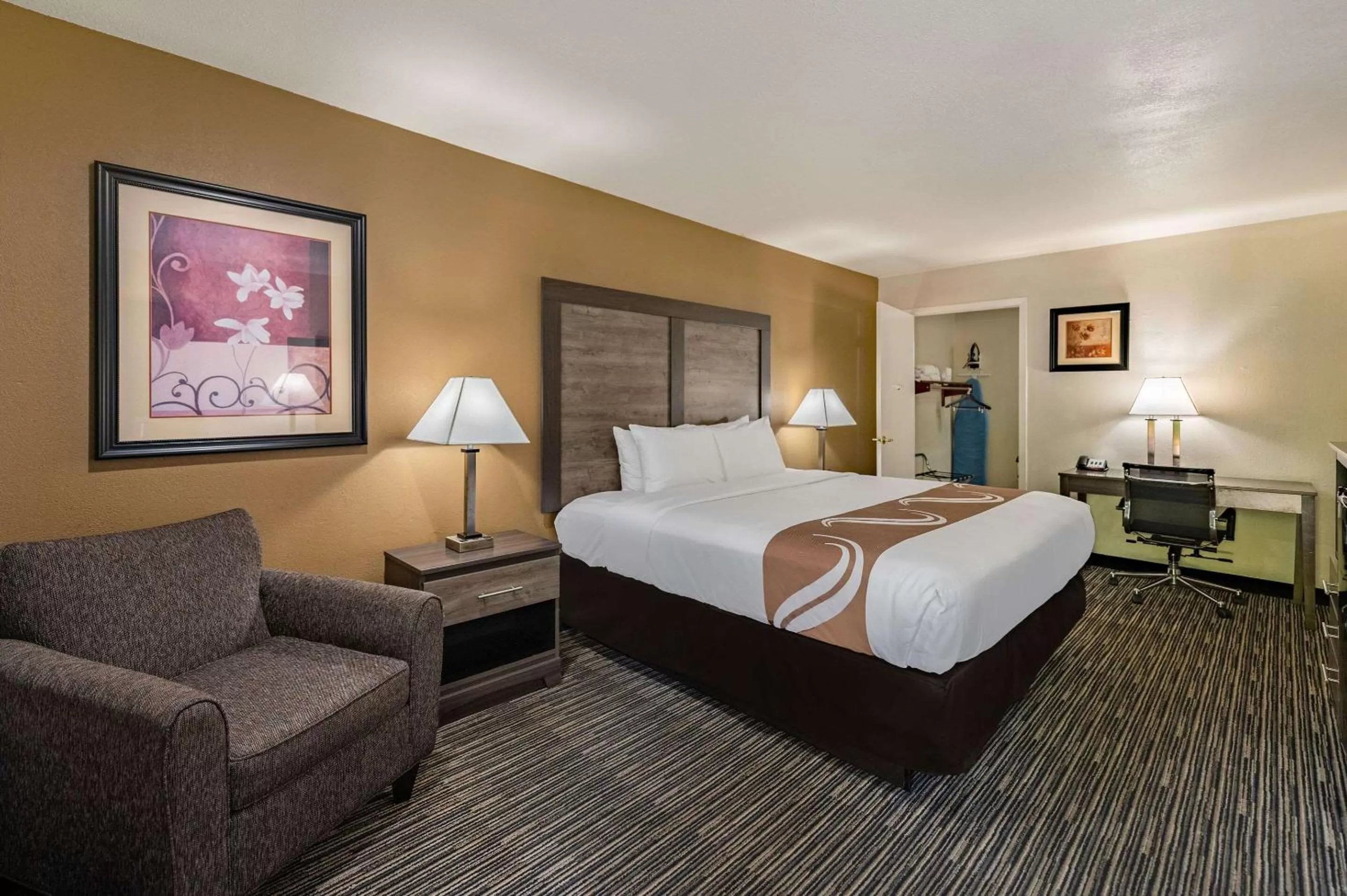Bedroom, Bed in Quality Inn & Suites Lufkin