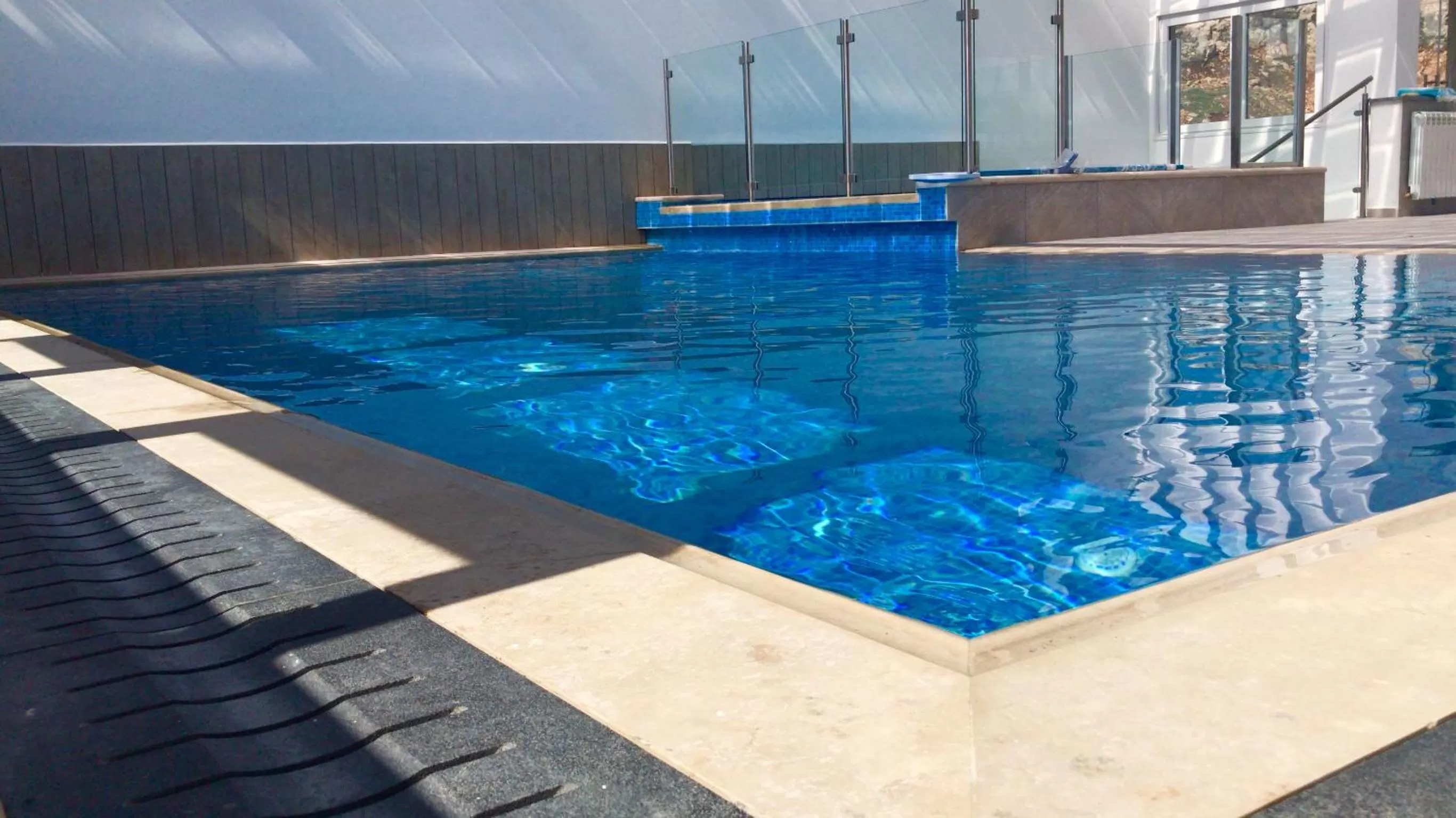 Swimming Pool in White Diamond