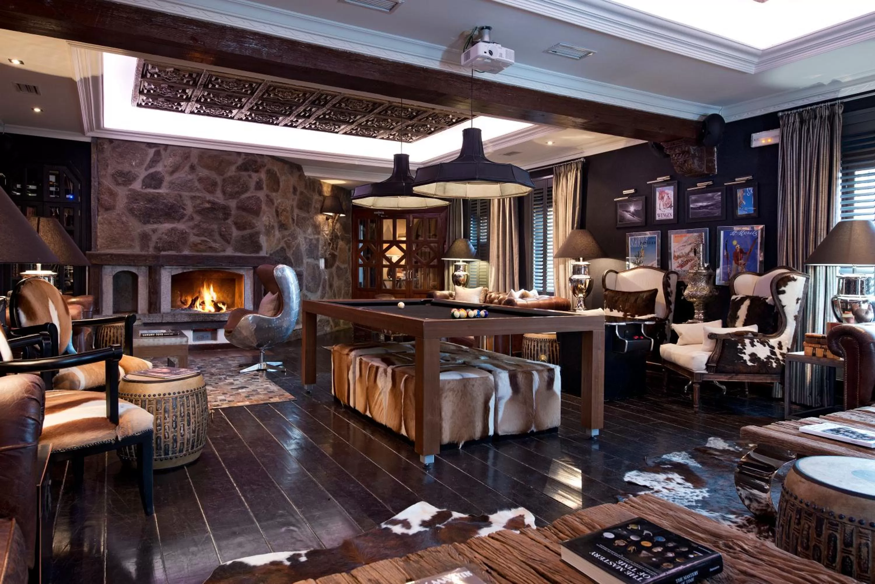 Lounge or bar in El Lodge, Ski & Spa