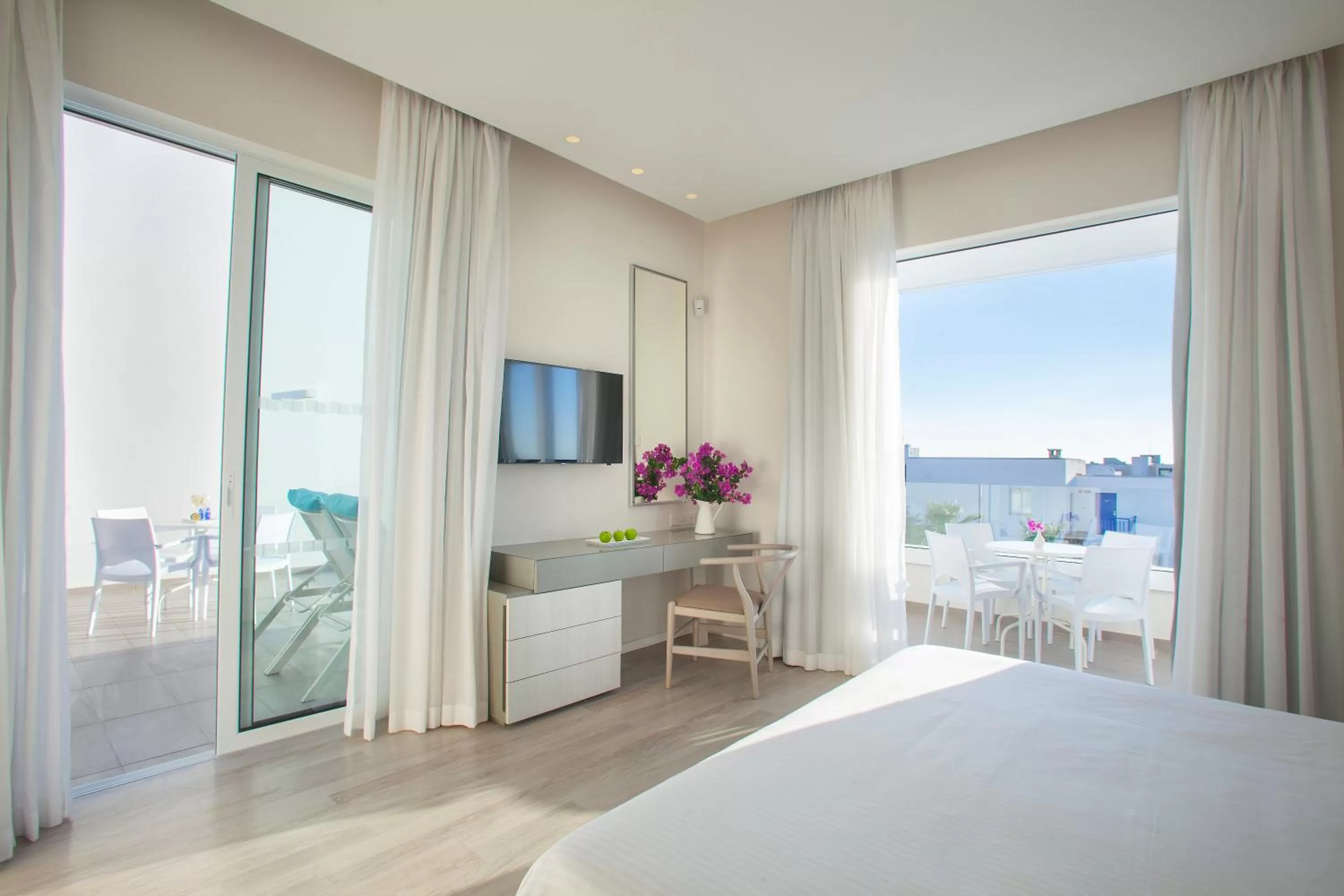 Balcony/Terrace, Bed in Aliathon Aegean