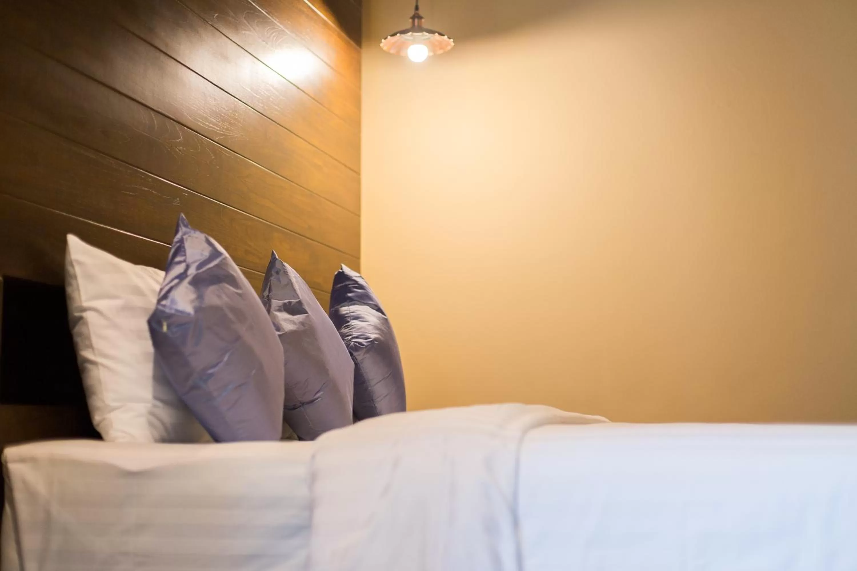 Photo of the whole room, Bed in Night Bazaar Inn