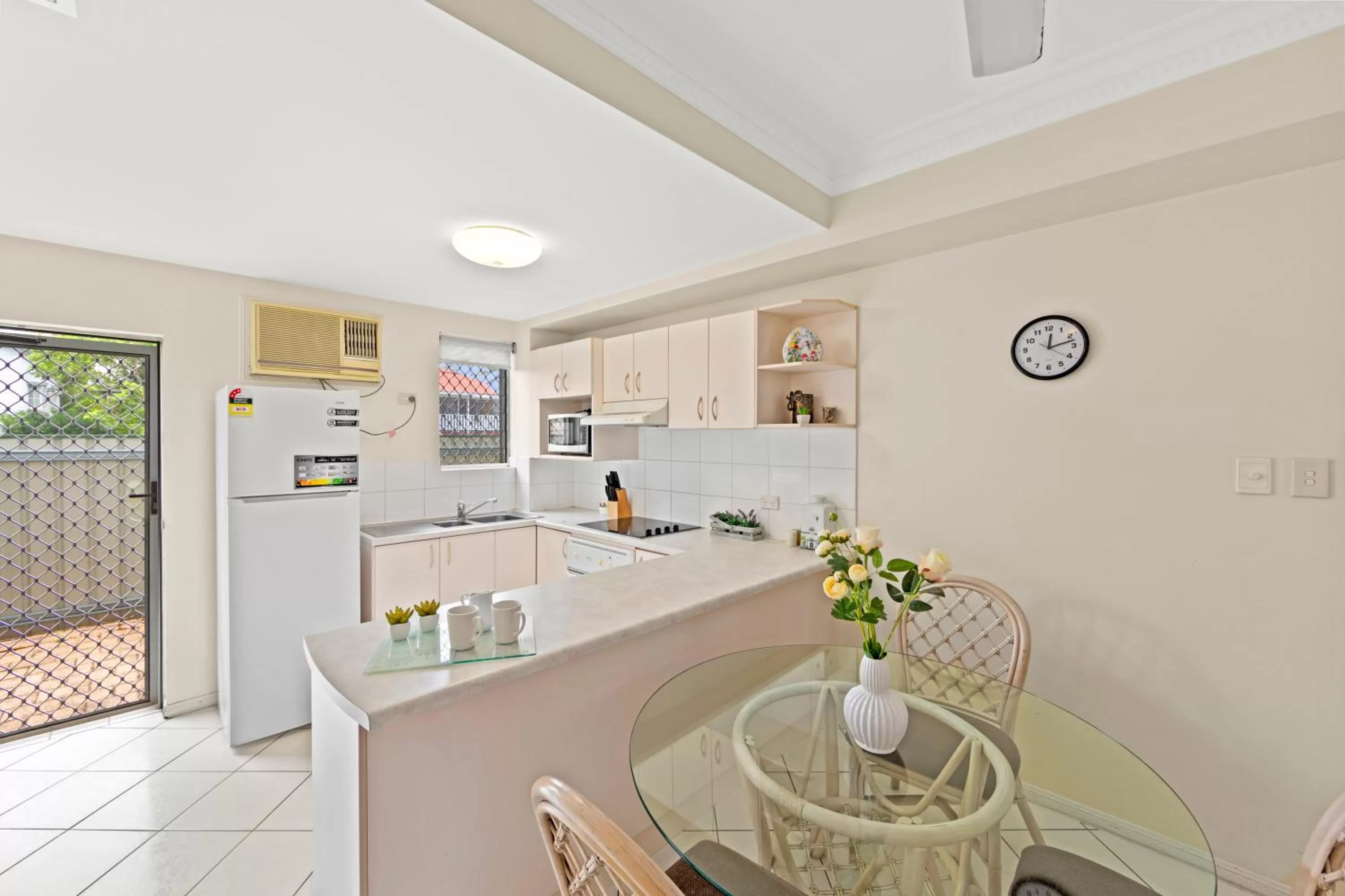 Kitchen or kitchenette in Koala Court Holiday Apartments