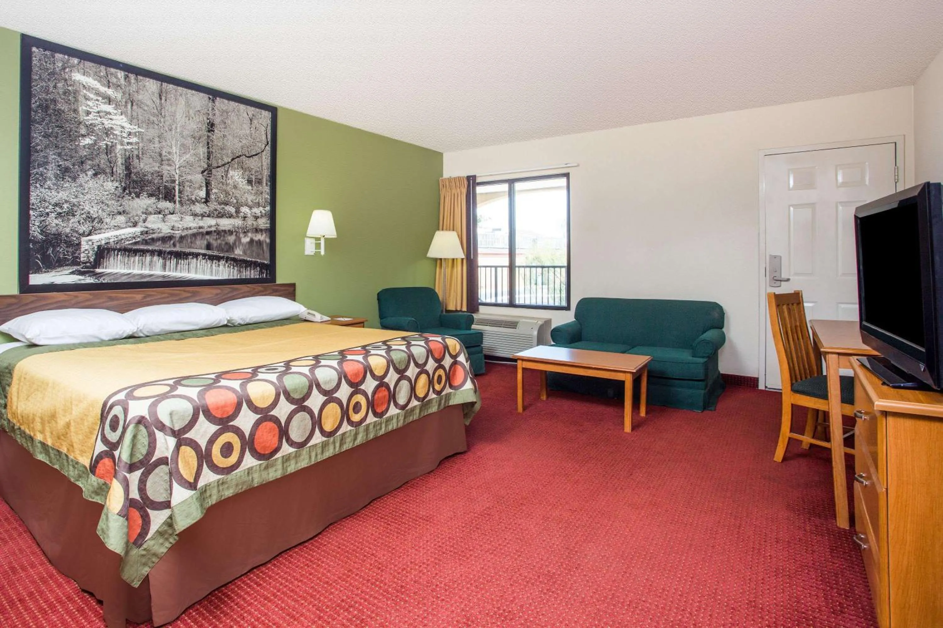 Photo of the whole room, Bed in Super 8 by Wyndham Lavonia