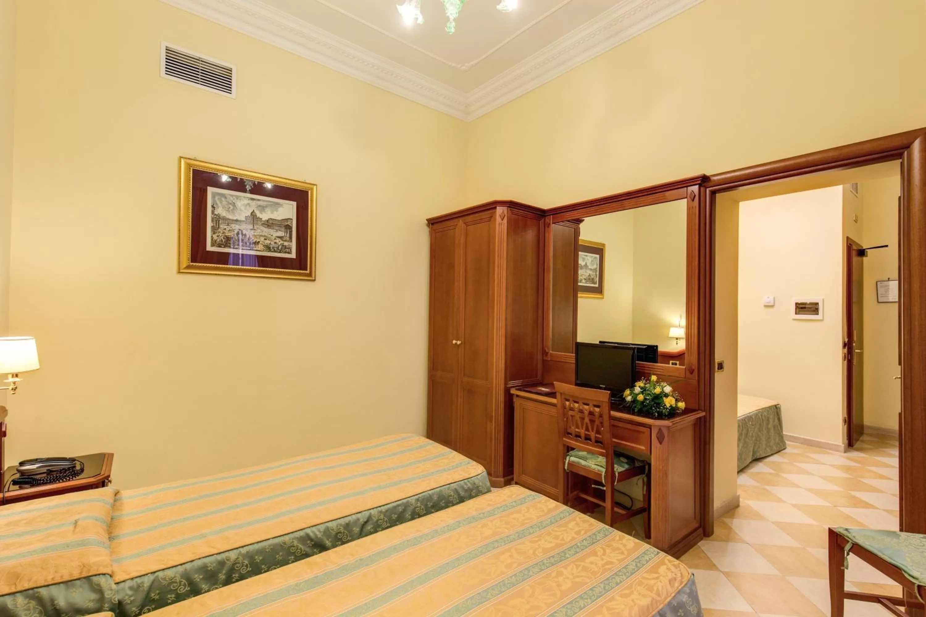 Bedroom, Bed in Hotel Contilia