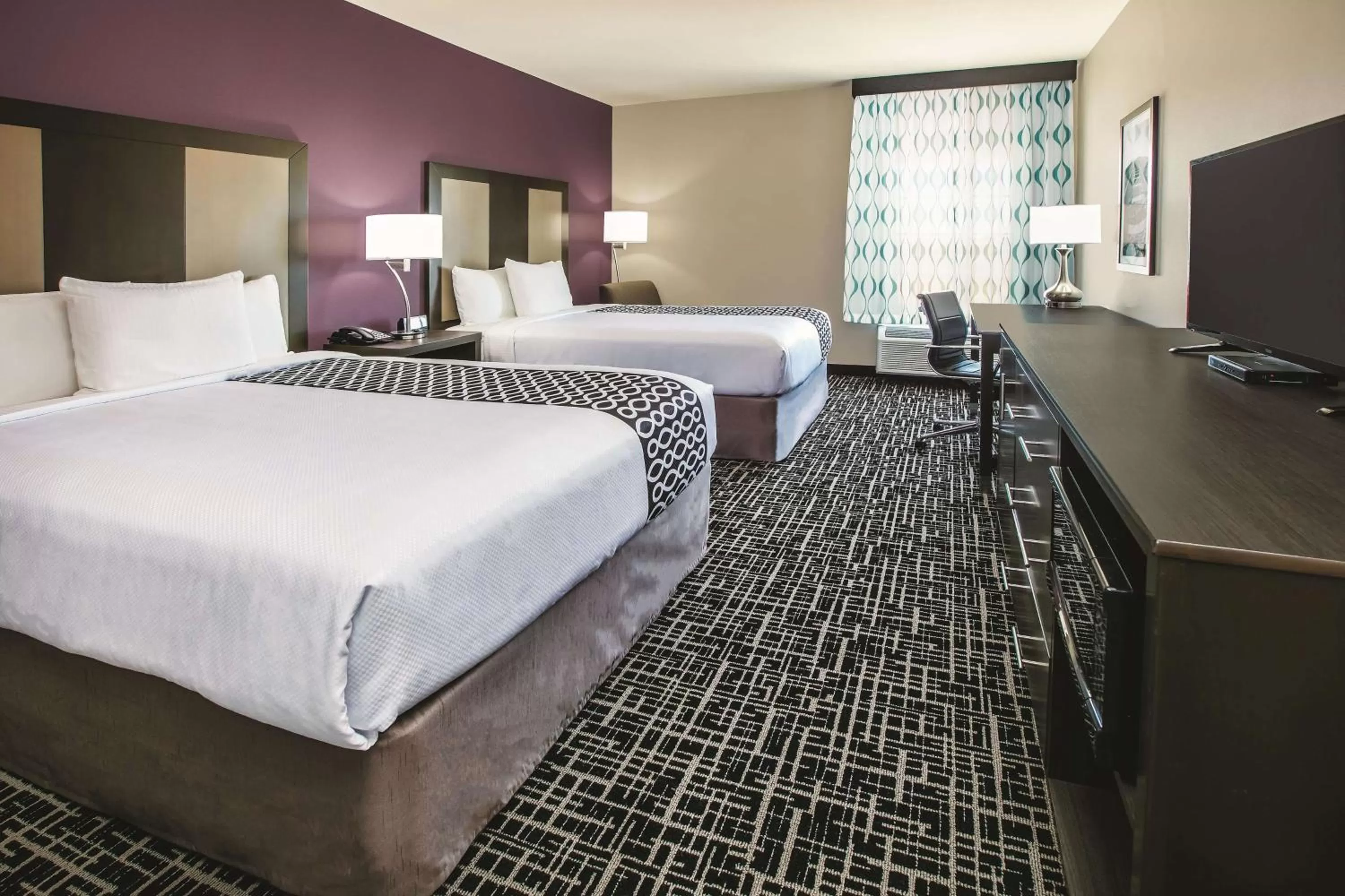 Photo of the whole room, Bed in La Quinta by Wyndham Colorado City