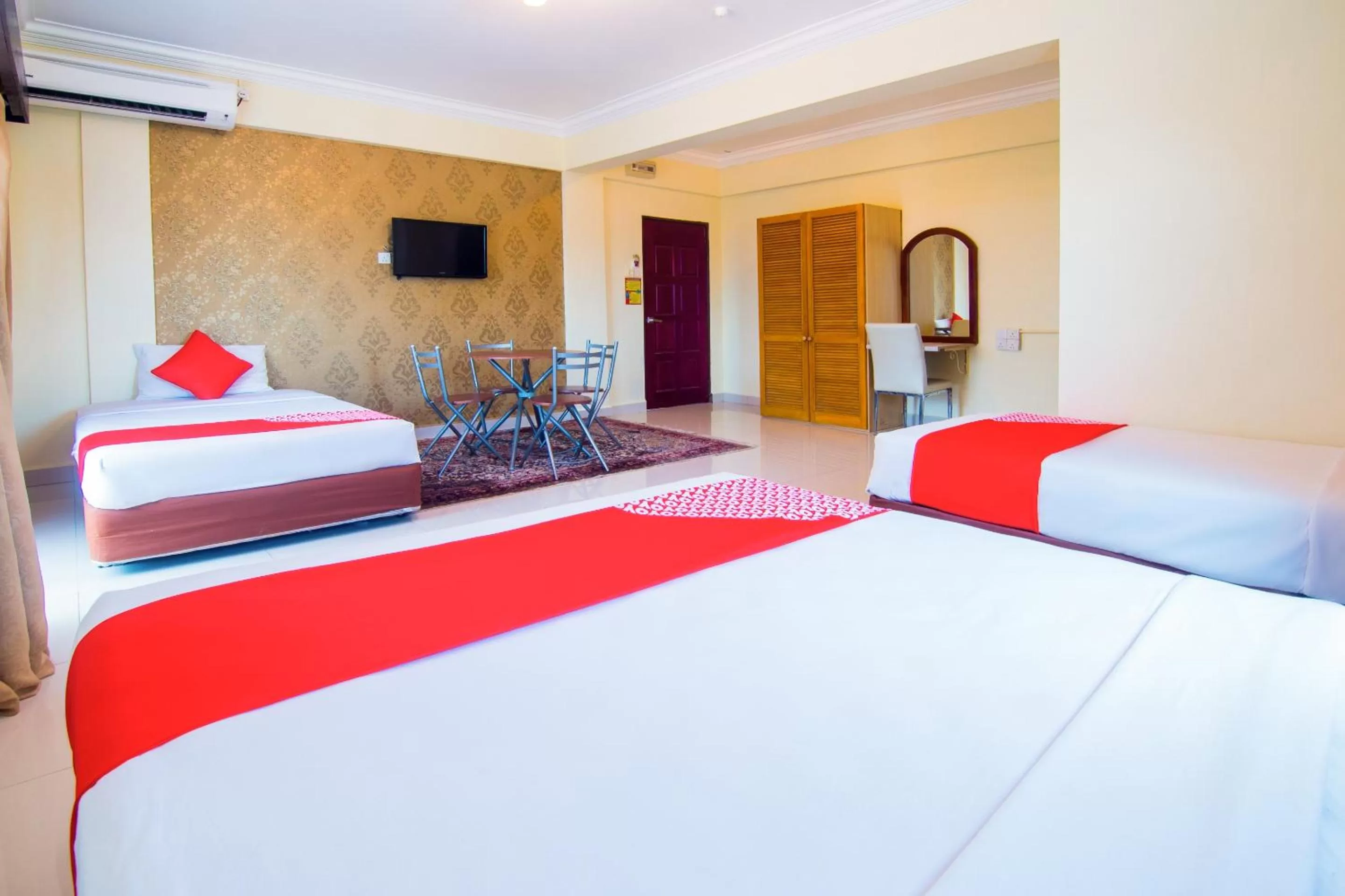 Bedroom, Bed in OYO 528 Andaman Sea Hotel