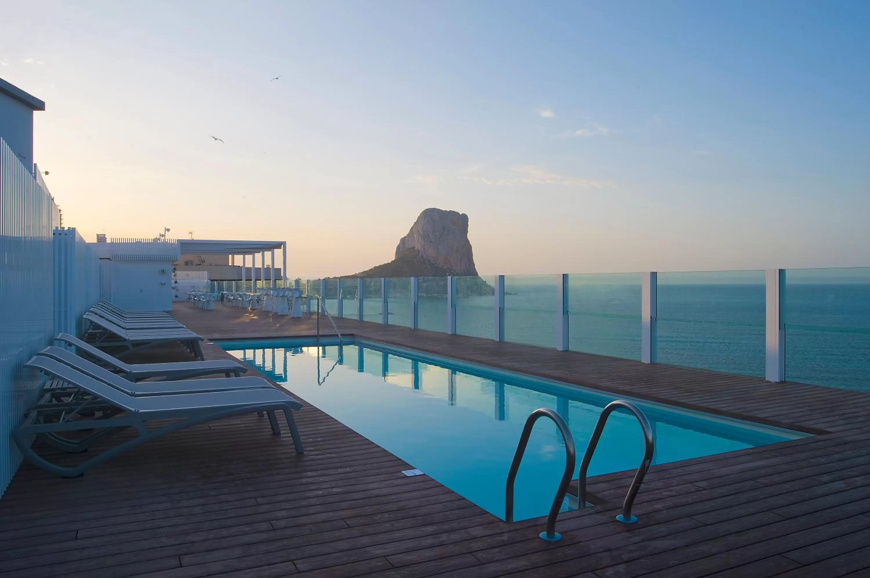 Swimming pool in Hotel Bahía Calpe by Pierre & Vacances