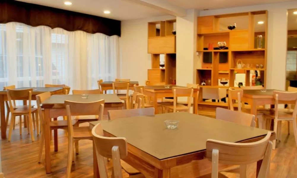 Dining area in Madero Aysen ApartHotel
