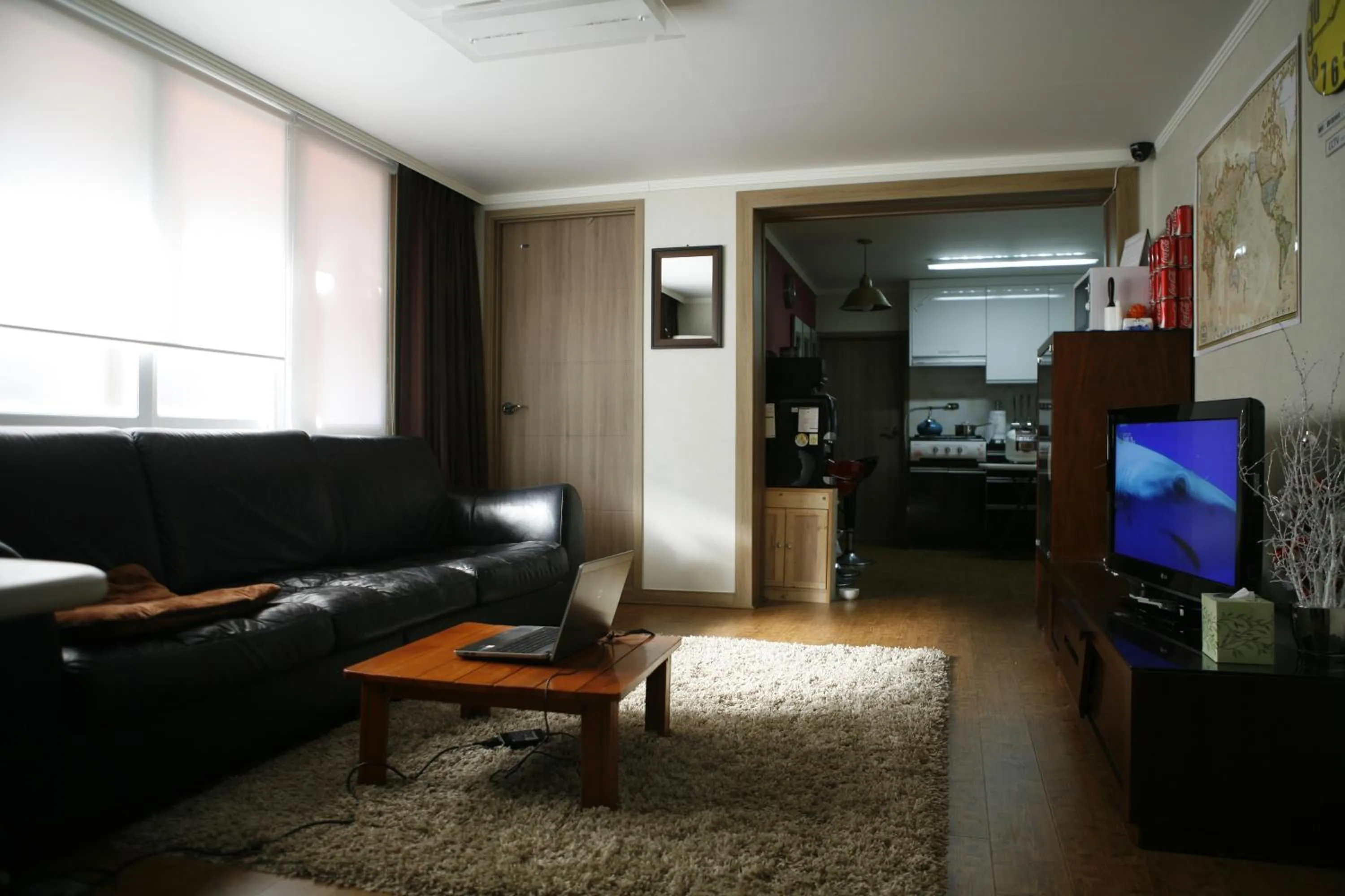 Communal lounge/ TV room in Birdsnest Hostel Hongdae Foreigner only