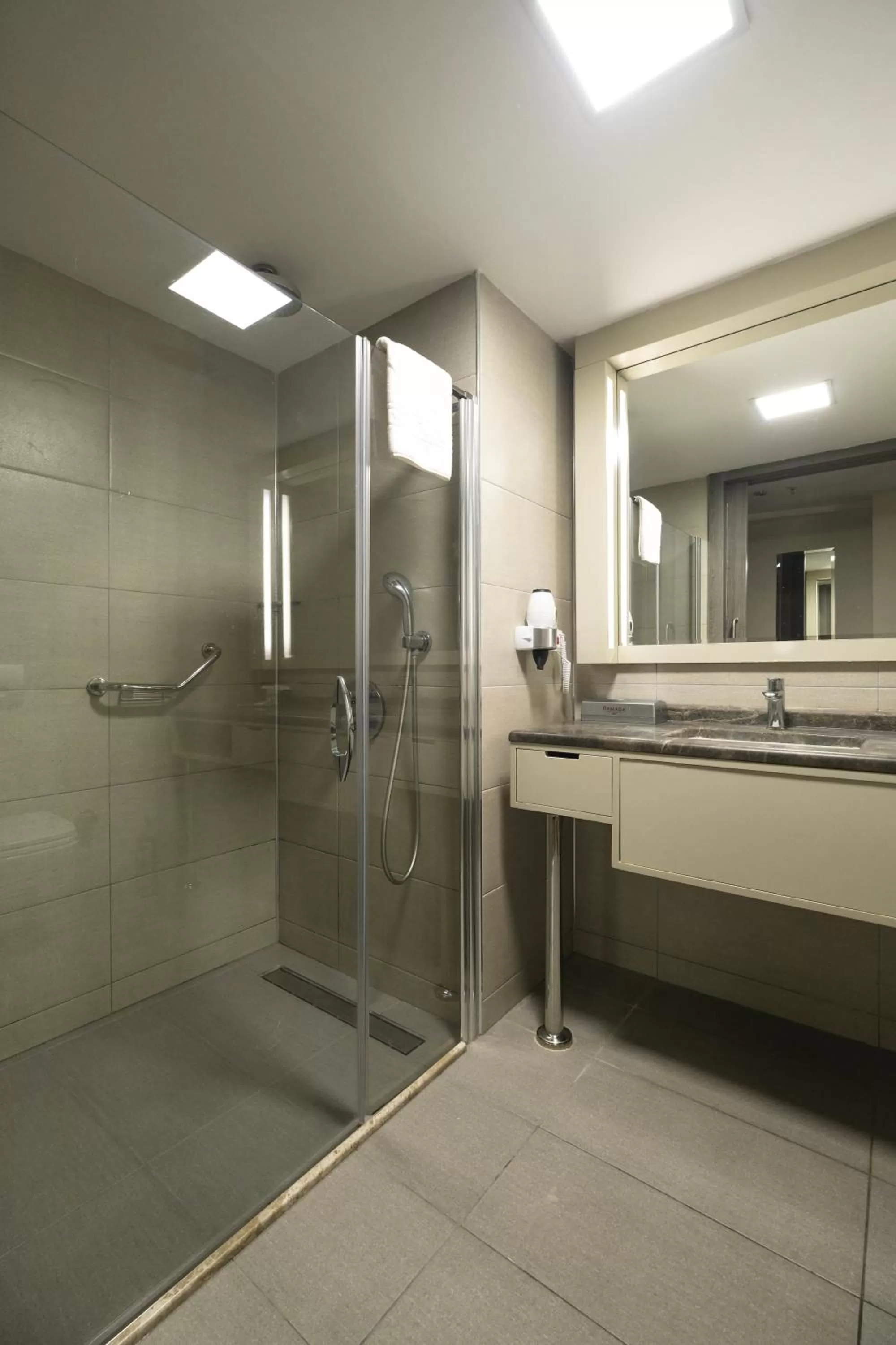 Shower in Ramada Plaza By Wyndham Izmir