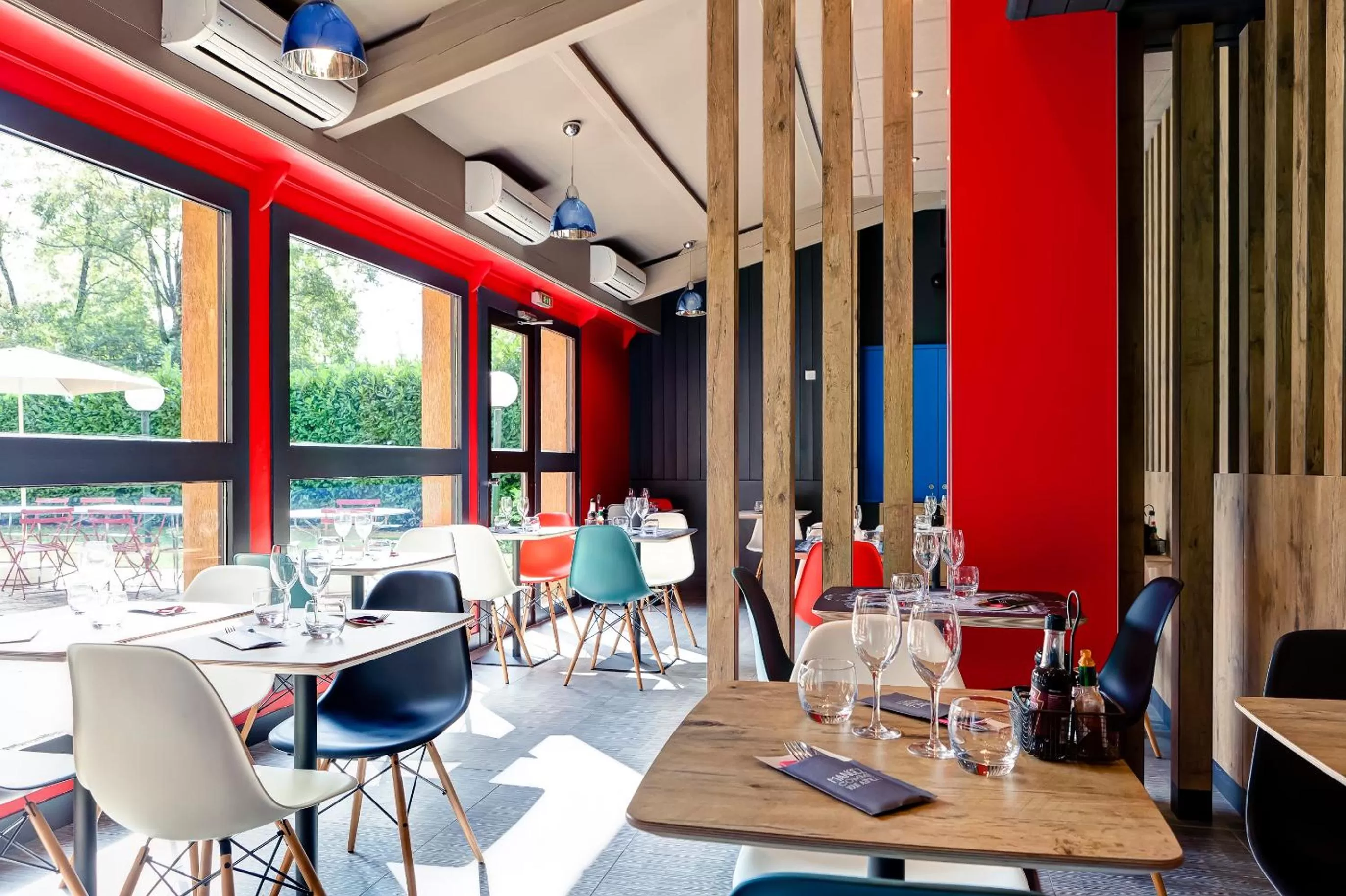 Restaurant/places to eat in ibis Lyon Nord