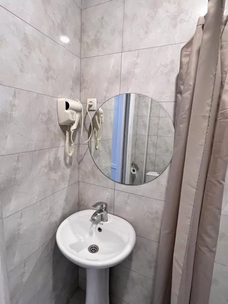Shower in Hotel Tato & CoWorking space