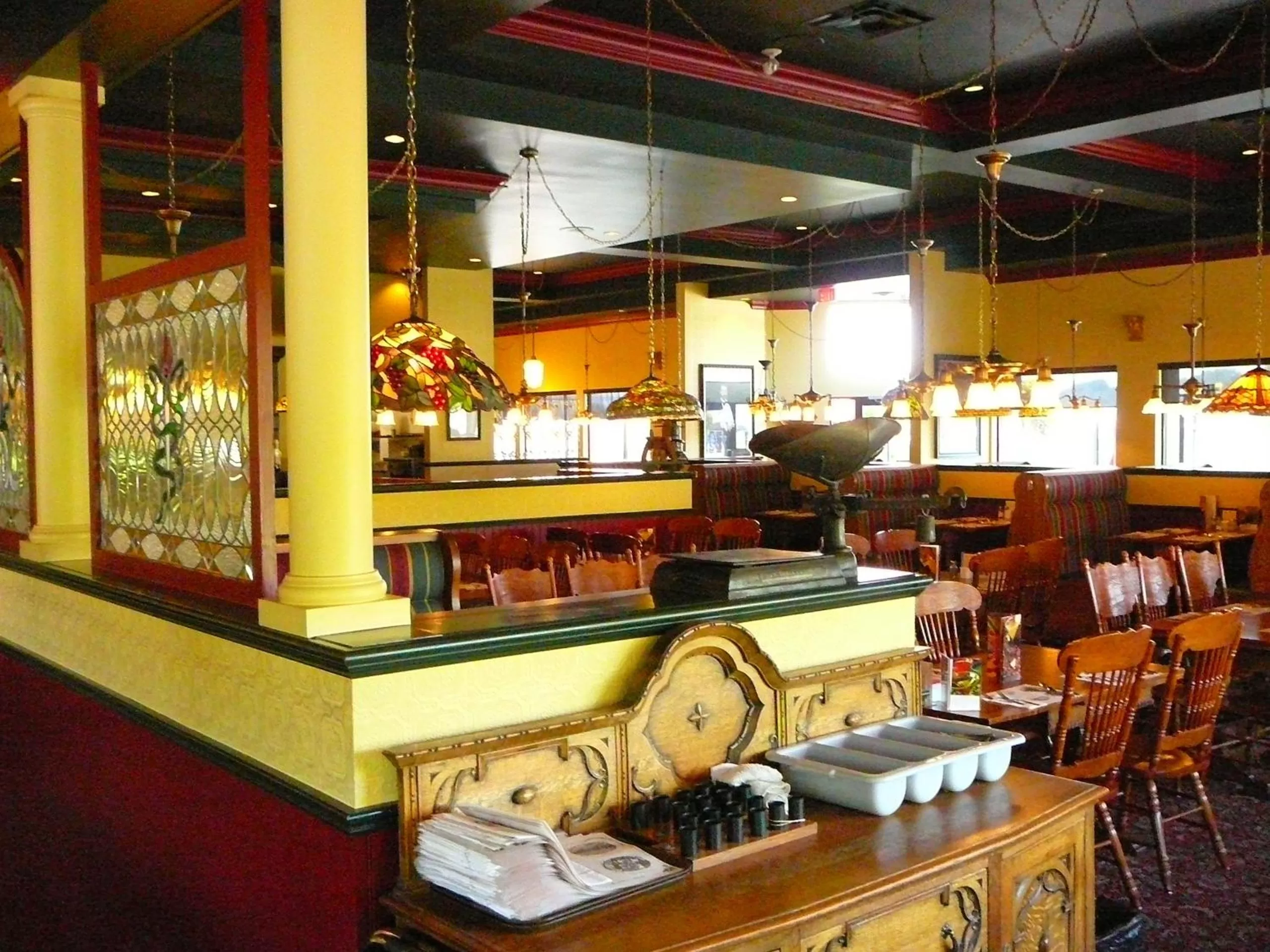 Restaurant/places to eat in Coast Abbotsford Hotel & Suites