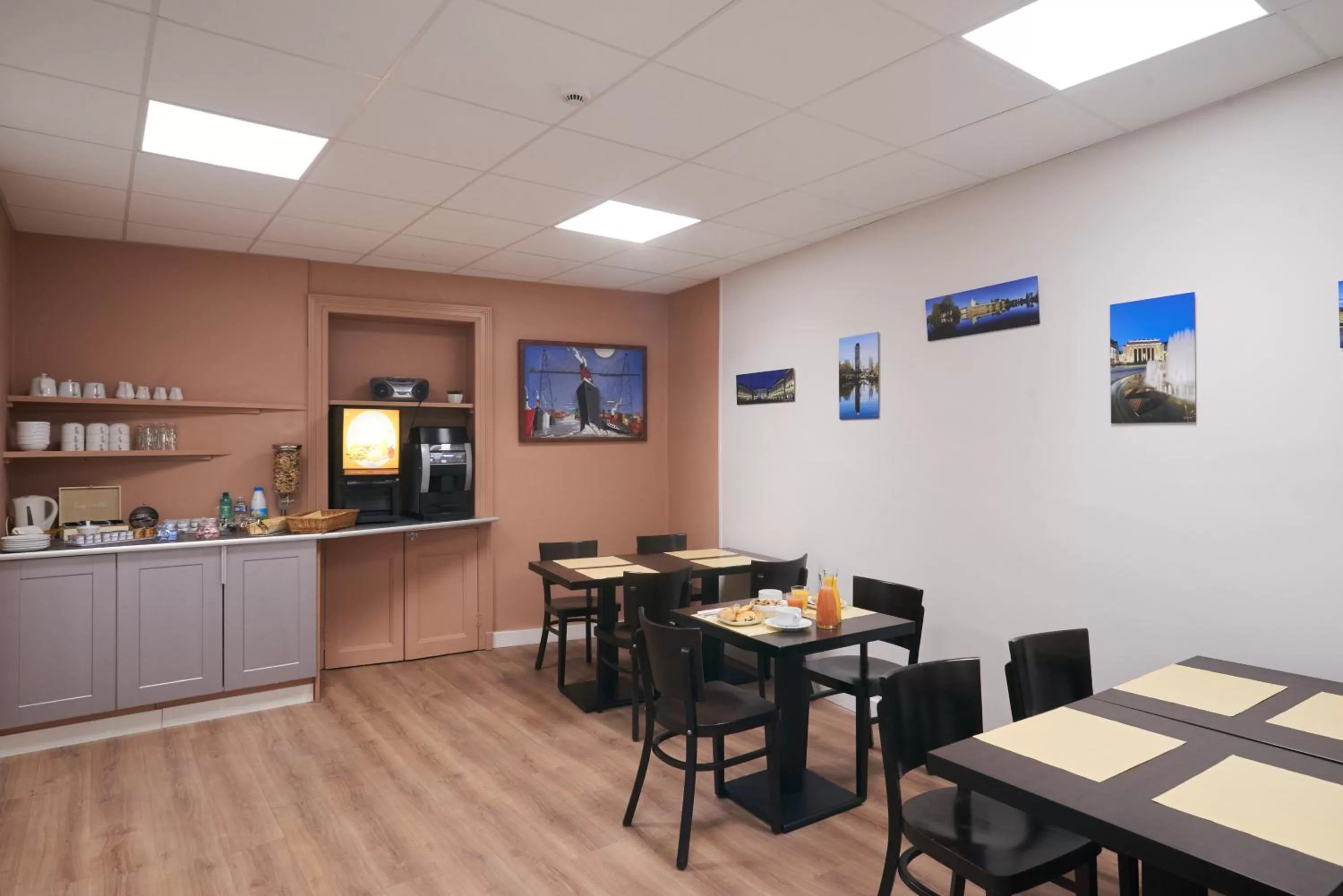 Buffet breakfast in Hotel Le Petit Duquesne