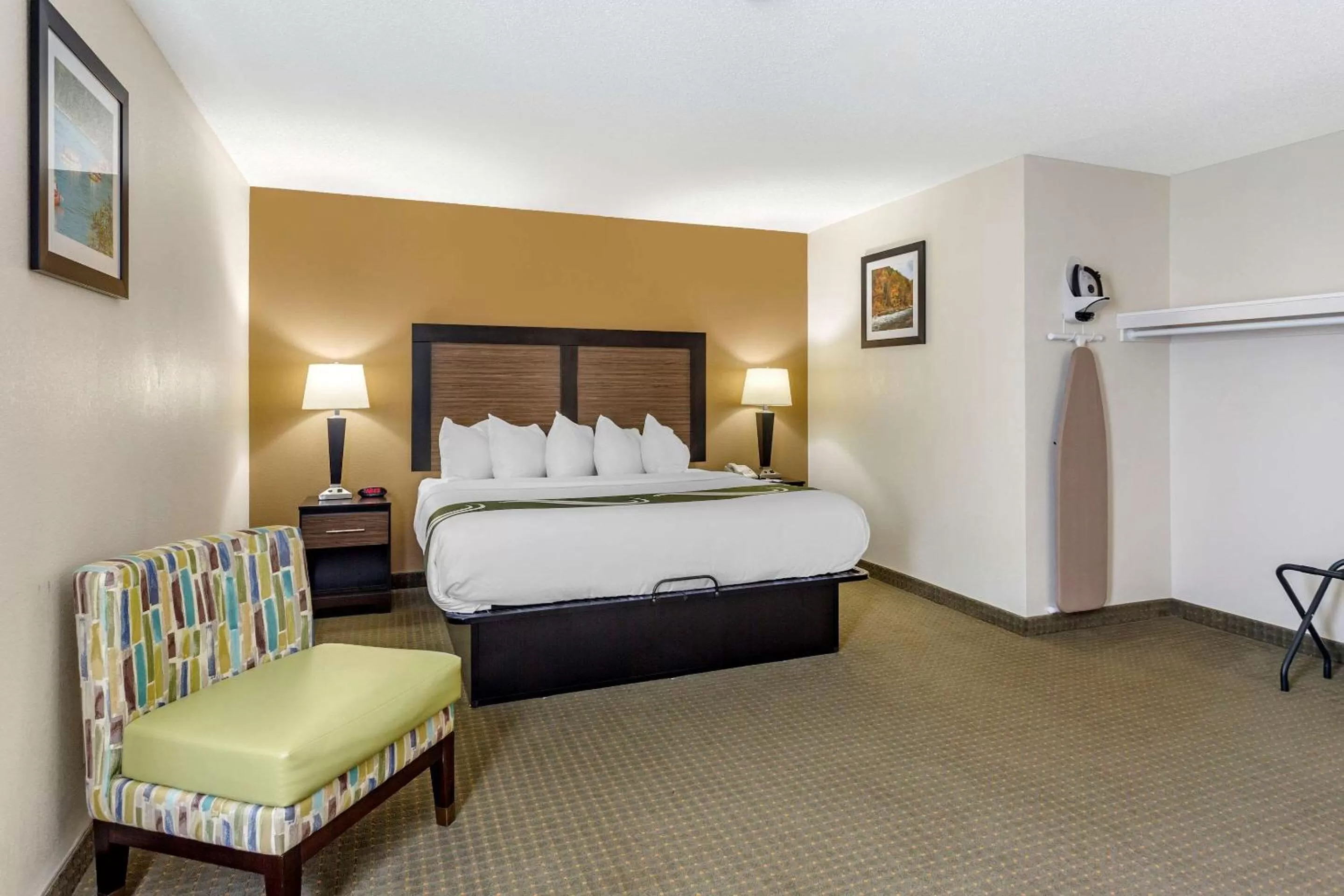 Photo of the whole room, Bed in Quality Inn