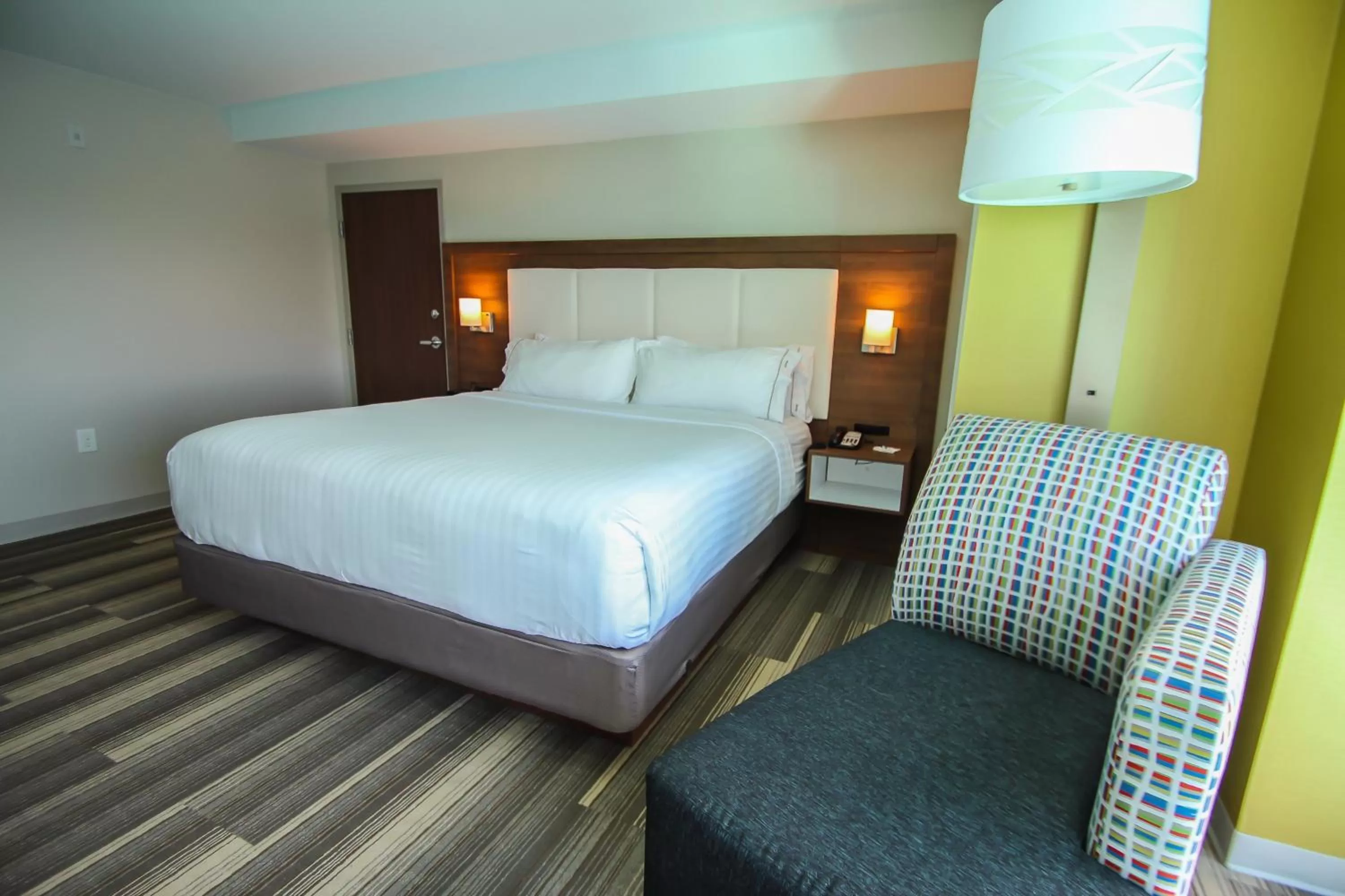 Photo of the whole room, Bed in Holiday Inn Express & Suites Miami Airport East by IHG