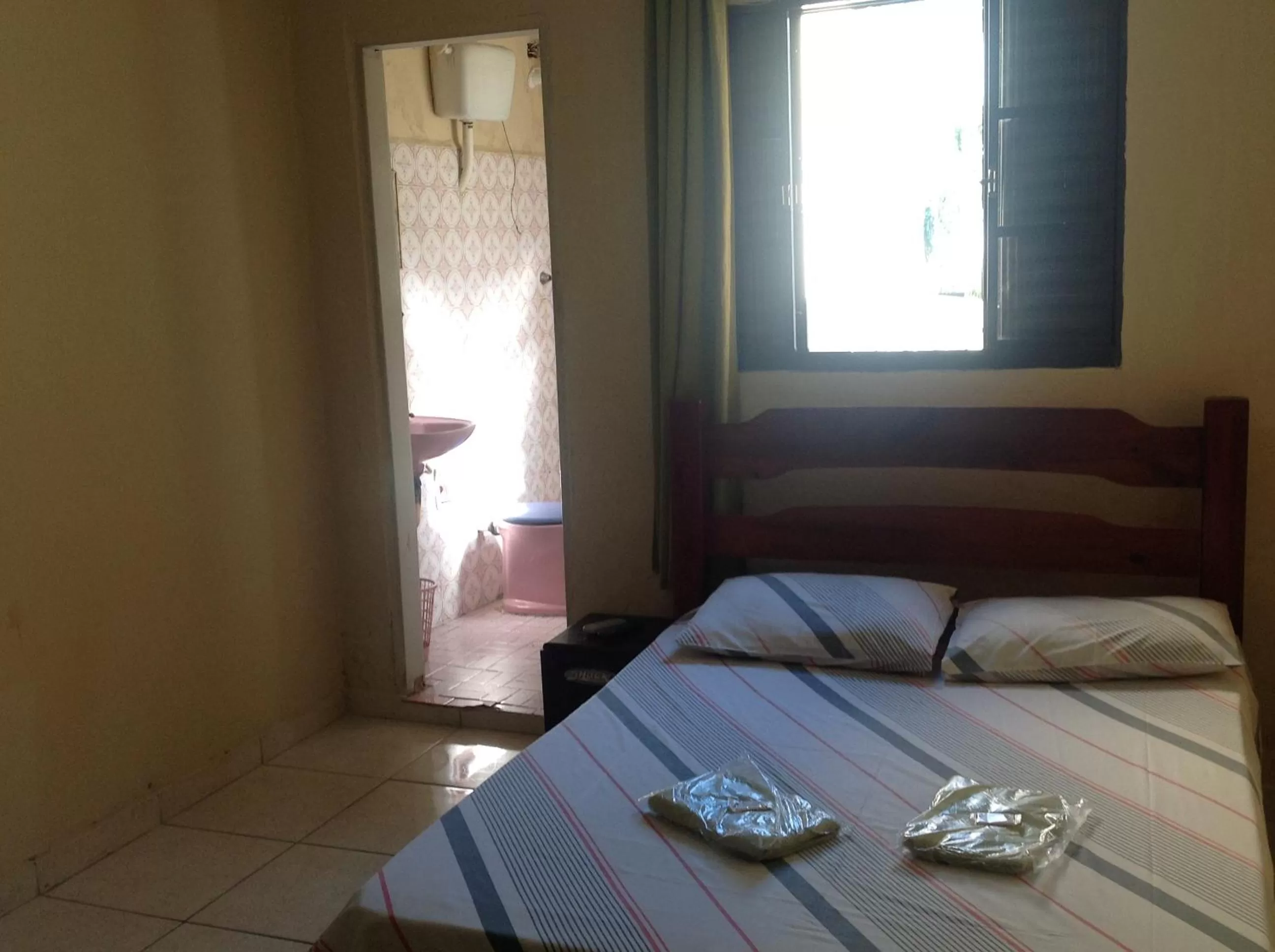 Photo of the whole room, Bed in Hotel Chaves - Quartos Individuais