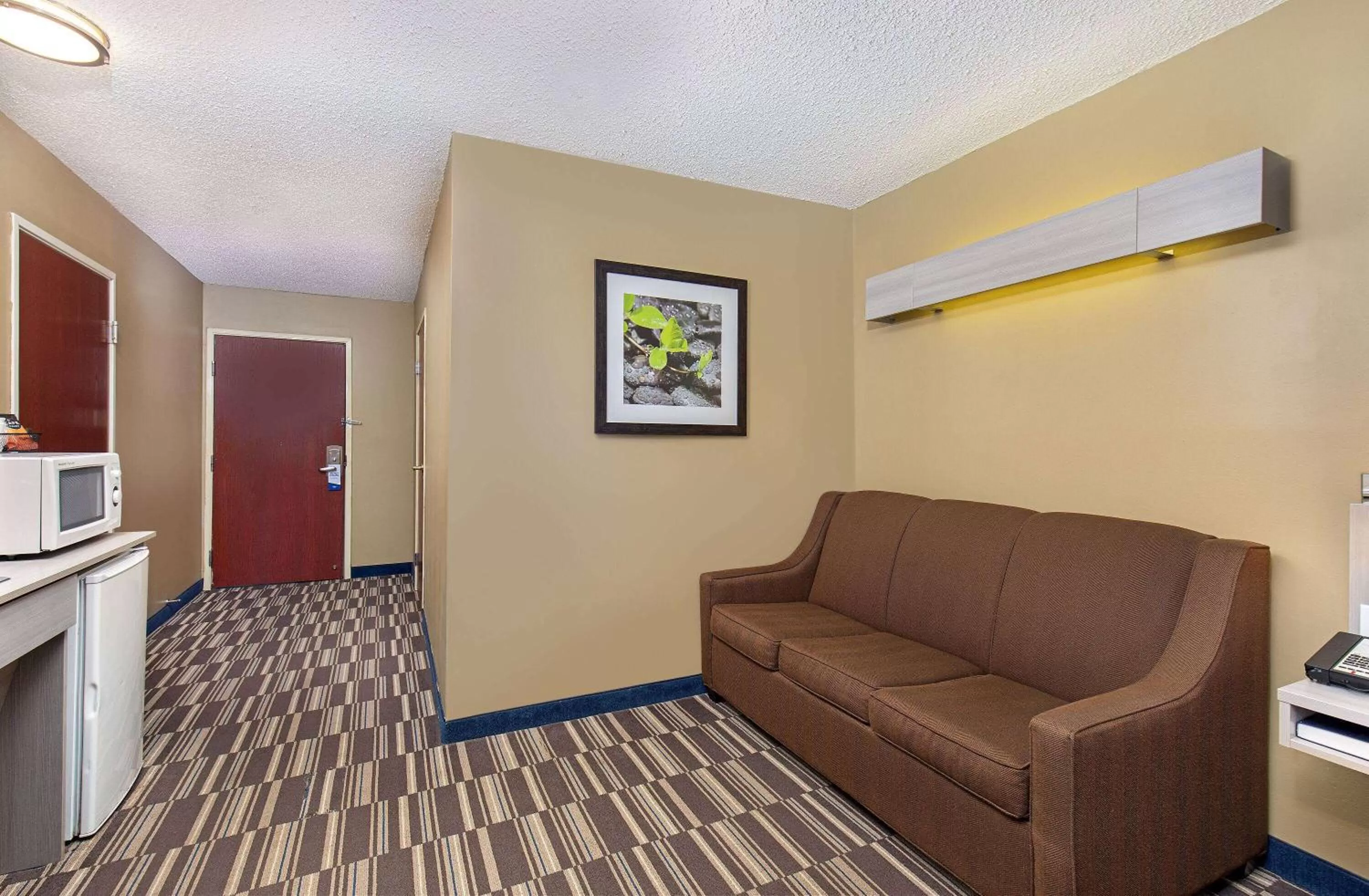Bed in Microtel Inn & Suites by Wyndham Dry Ridge