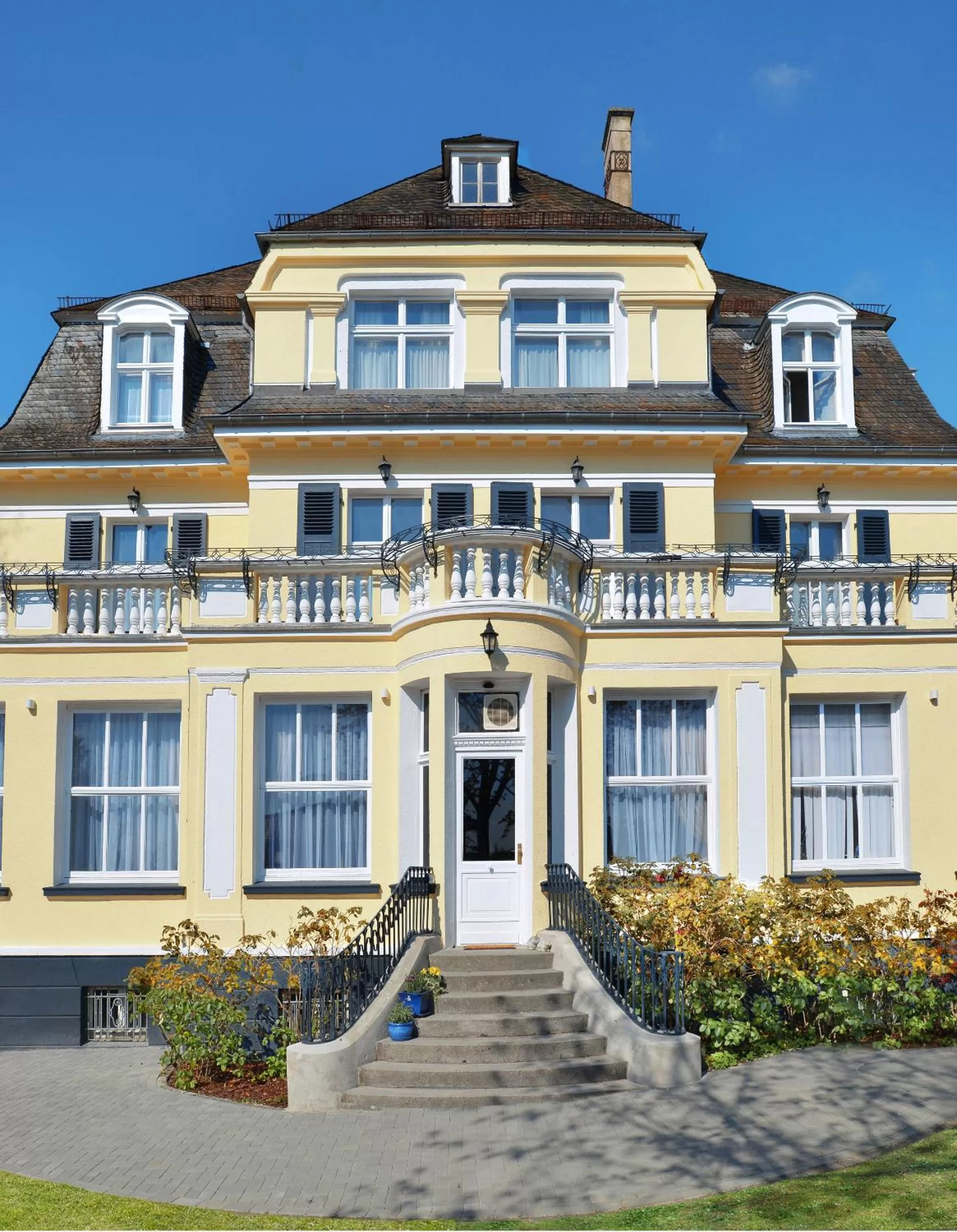 Facade/entrance in Villa Oranien
