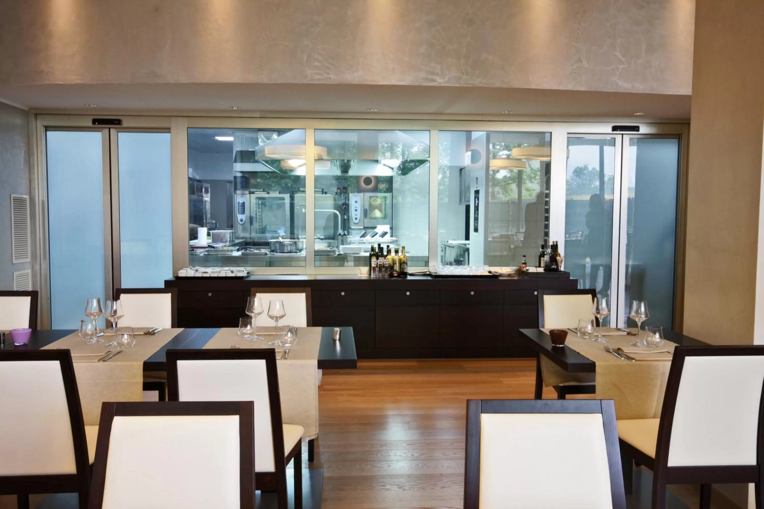 Restaurant/places to eat in Best Western Plus The Hub Hotel
