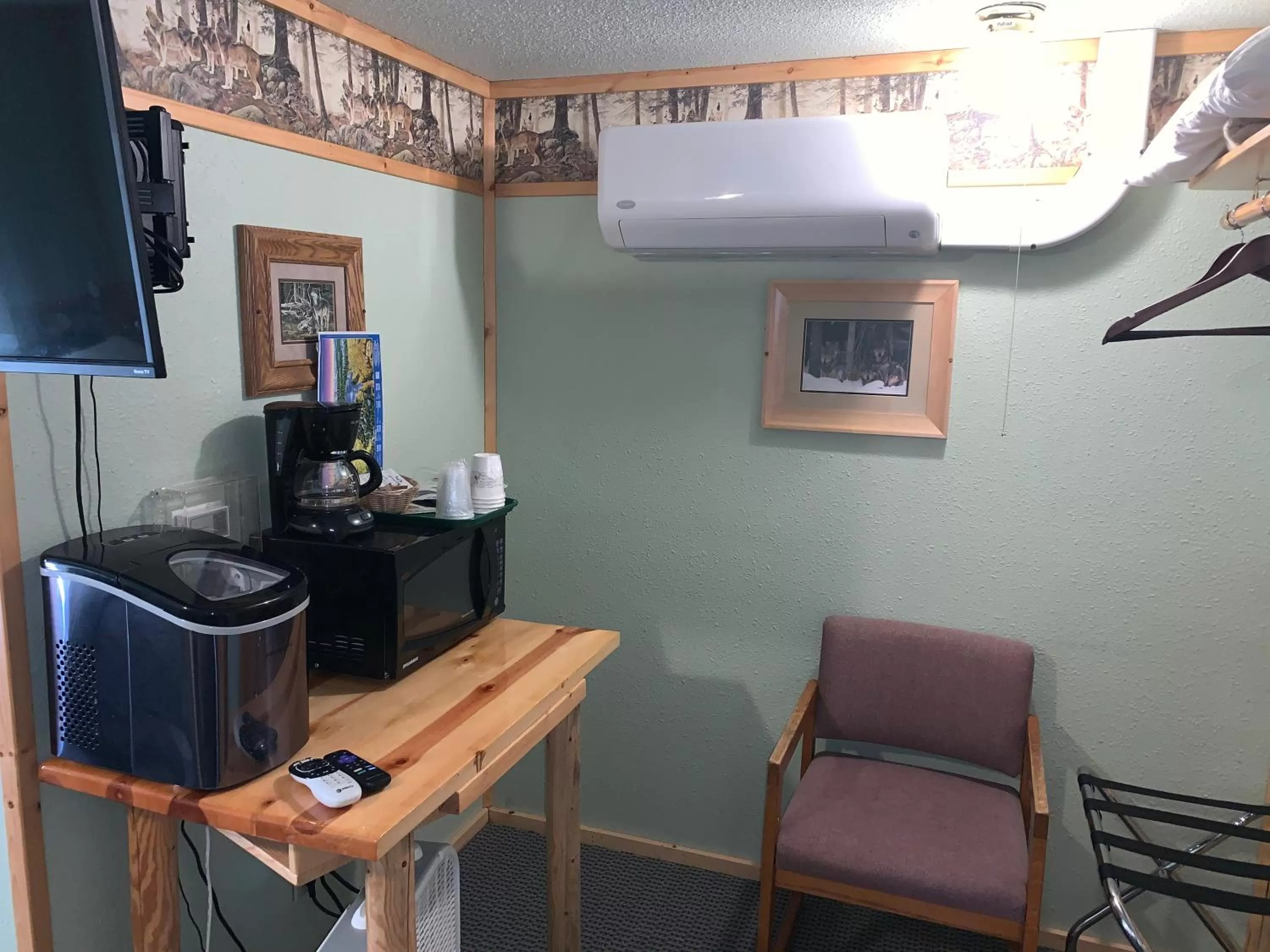 TV and multimedia in Glacier Haven Inn