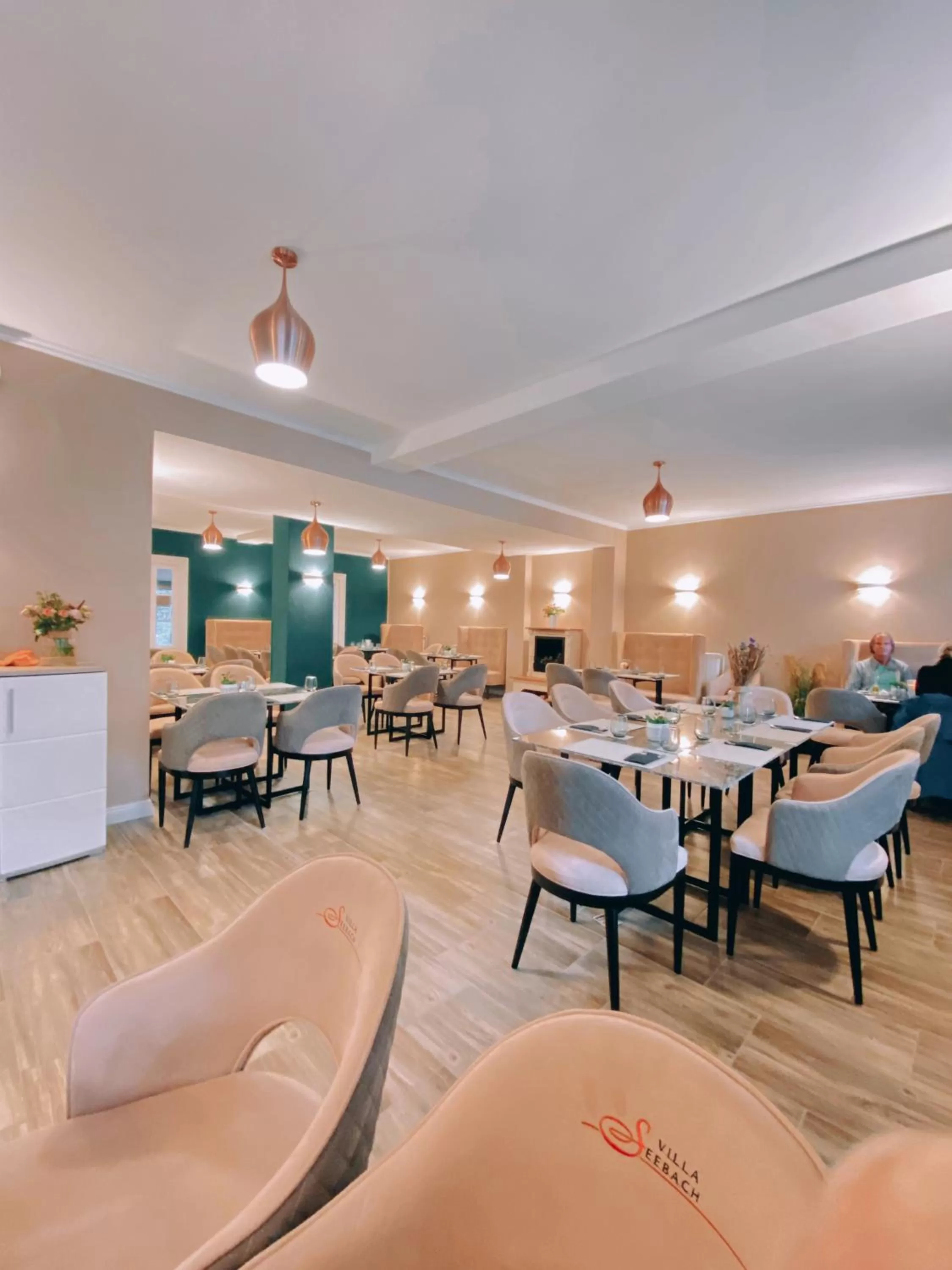 Restaurant/places to eat in Villa Seebach