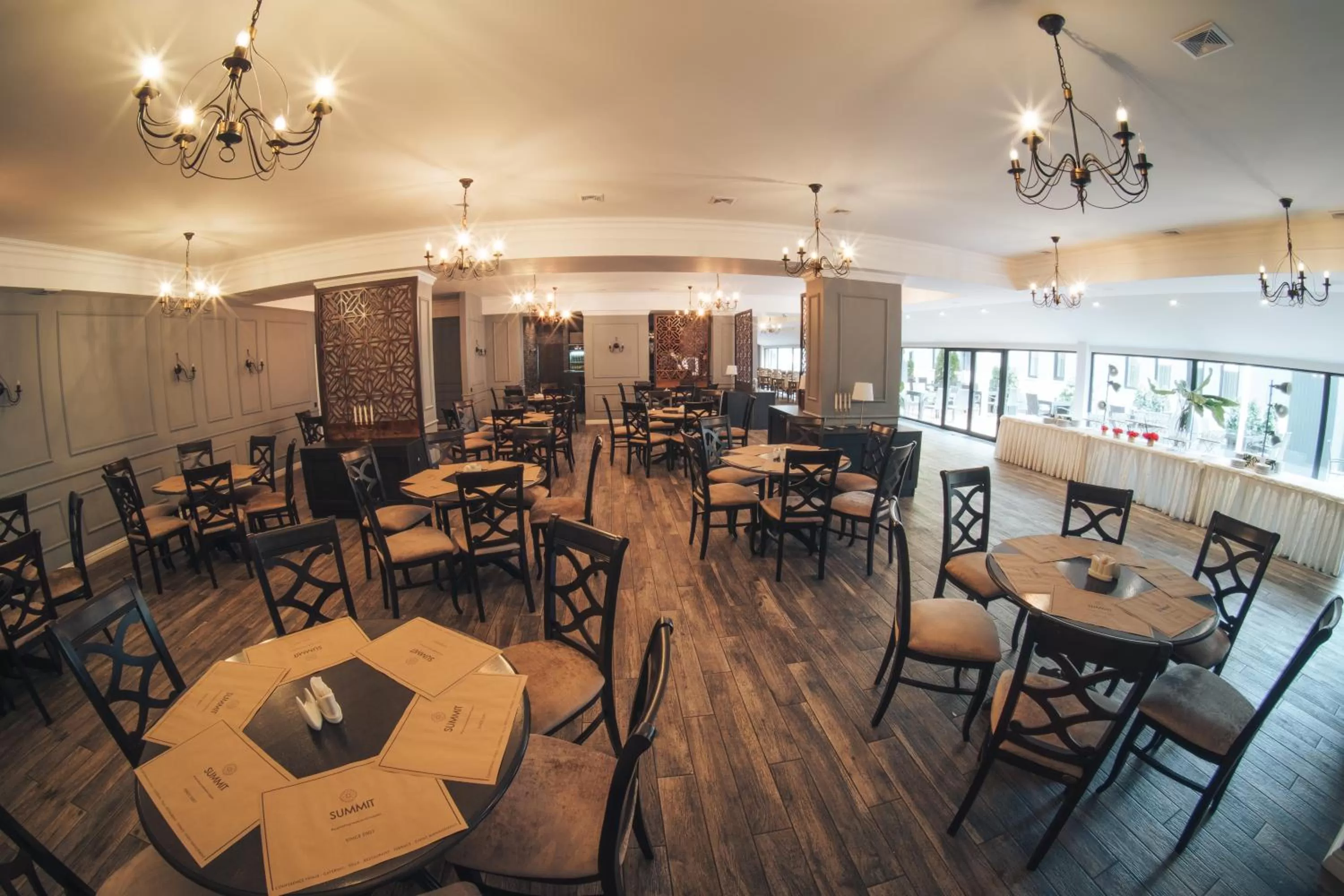 Restaurant/places to eat in Summit Villa