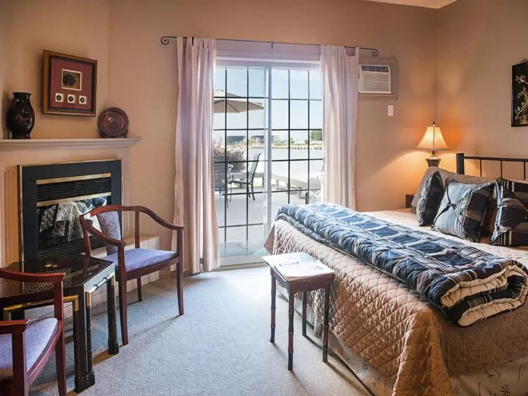 Shower, Bed in Inn on the Harbour and Telegraph House