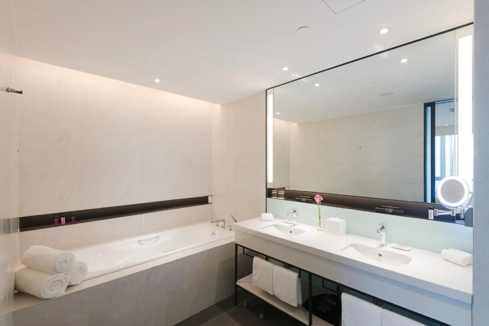 Bathroom in INNSiDE by Meliá Zhengzhou