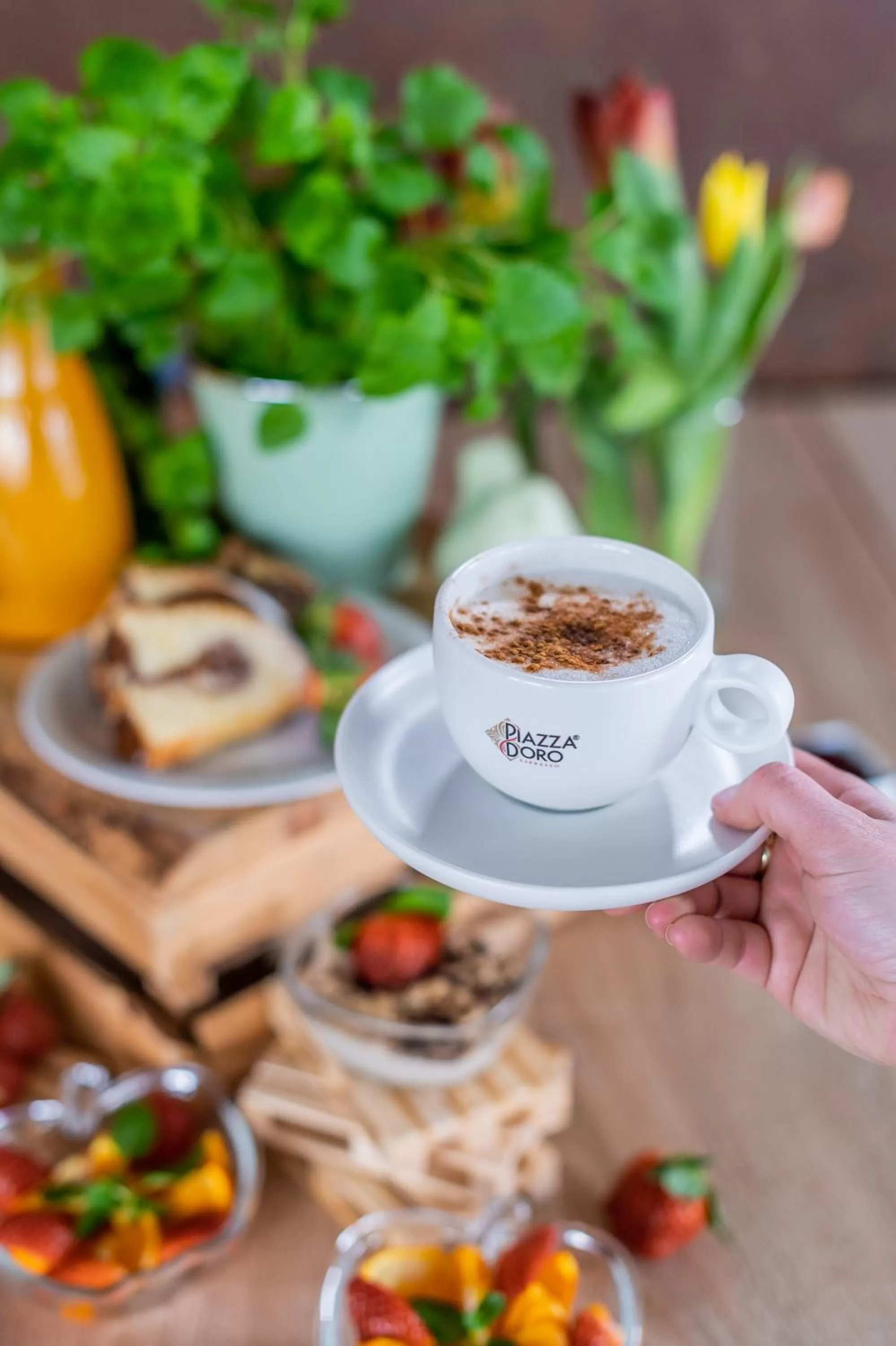 Restaurant/places to eat in City Hotel B&B, reception 24 7, 800m od-from R1, free parking