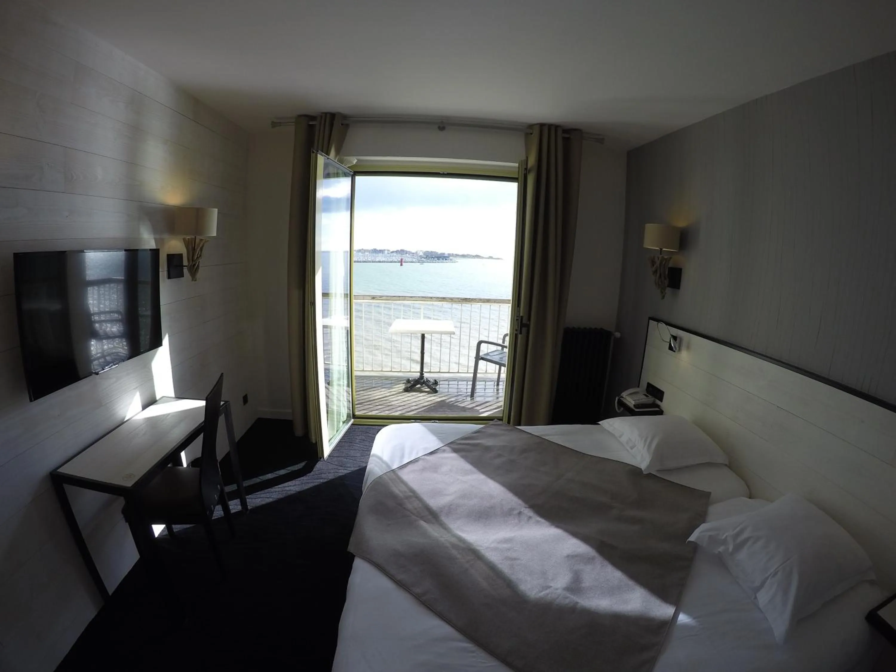 Photo of the whole room in Hôtel Les Brises