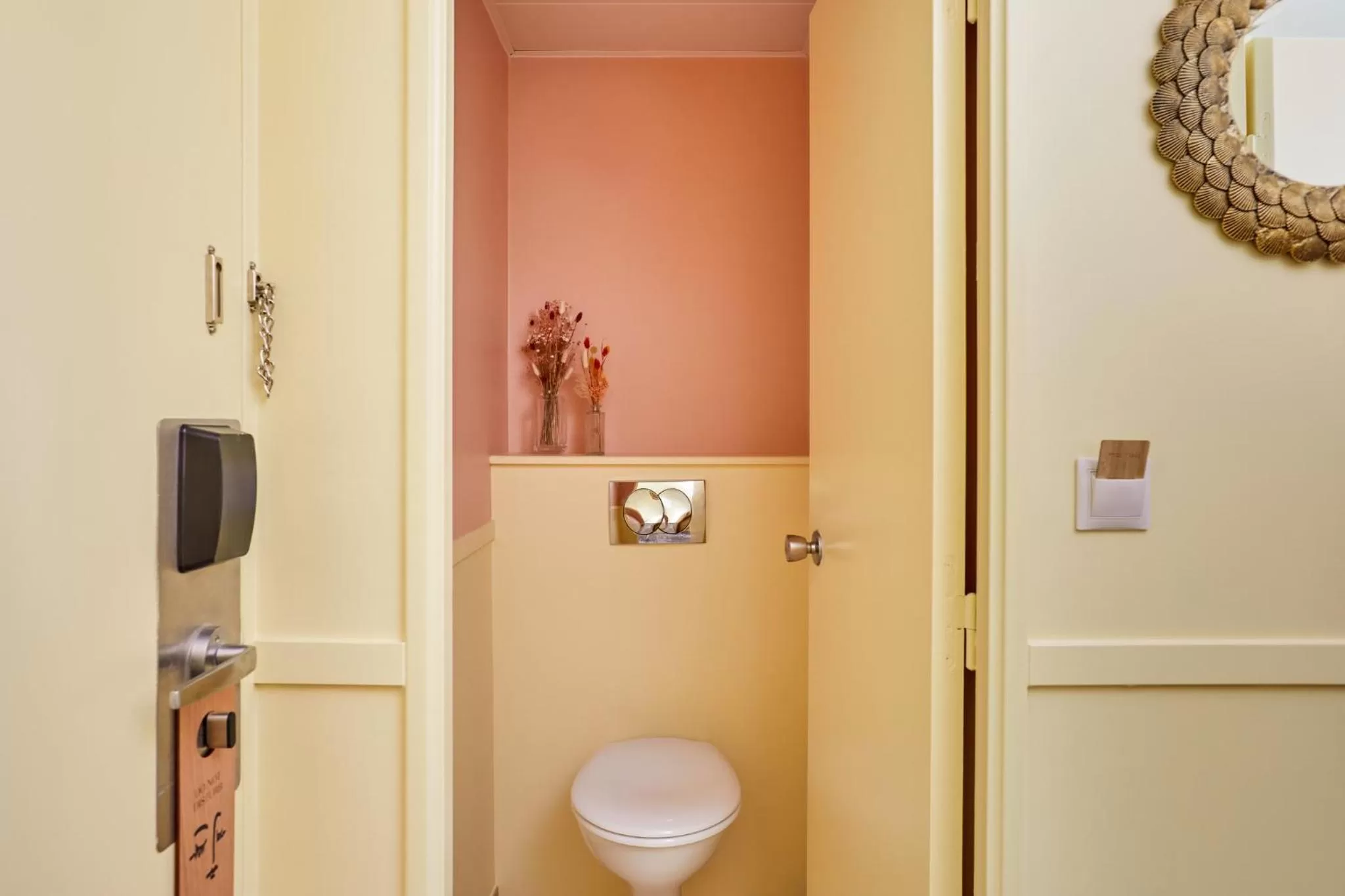 Bathroom in Hotel Indigo Bordeaux Centre Chartrons by IHG