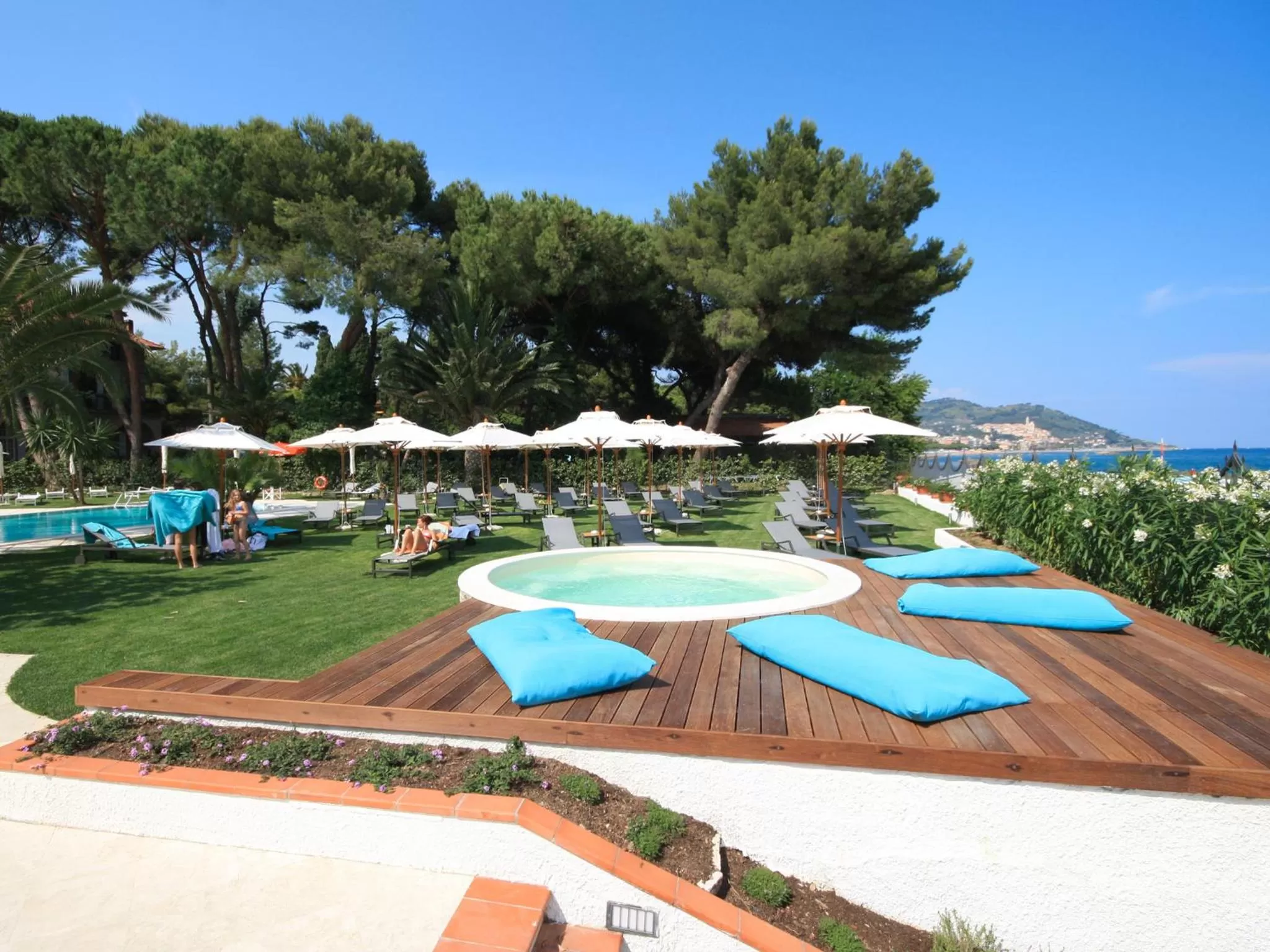 group of guests, Swimming Pool in La Casa di Anny B&B di Charme