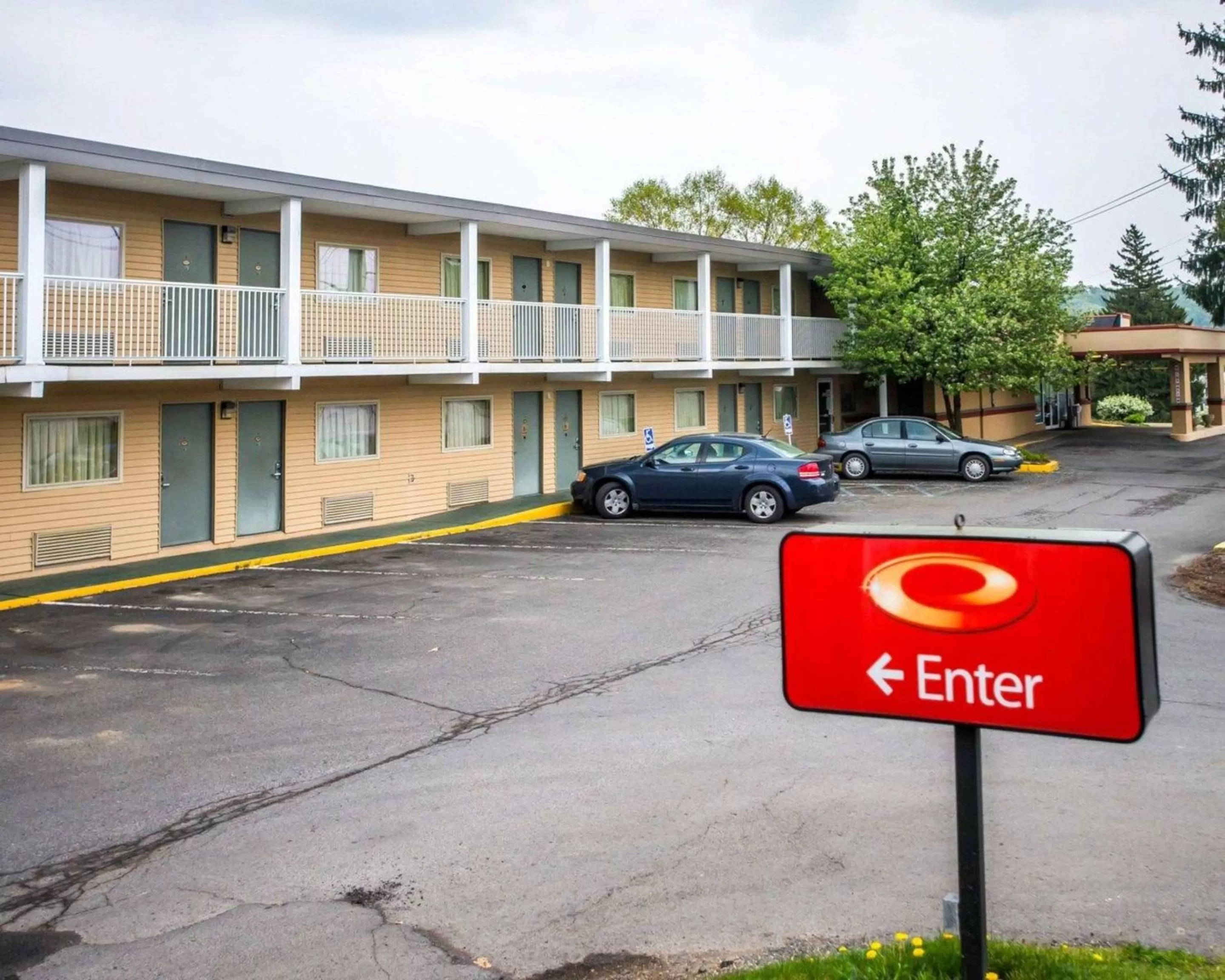 Property building in Econo Lodge Inn & Suites Shamokin Dam - Selinsgrove