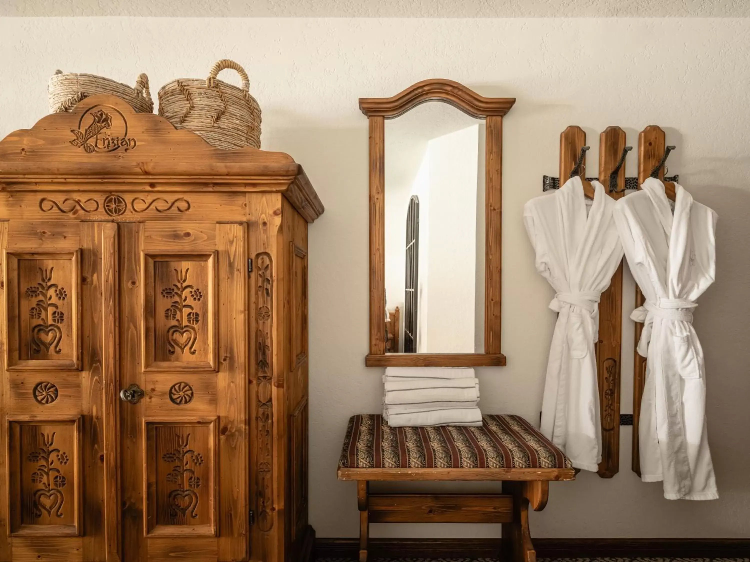 Queen Room with Two Queen Beds - Balcony in Enzian Inn Queen Room with Two Queen Beds - Balcony in Enzian Inn