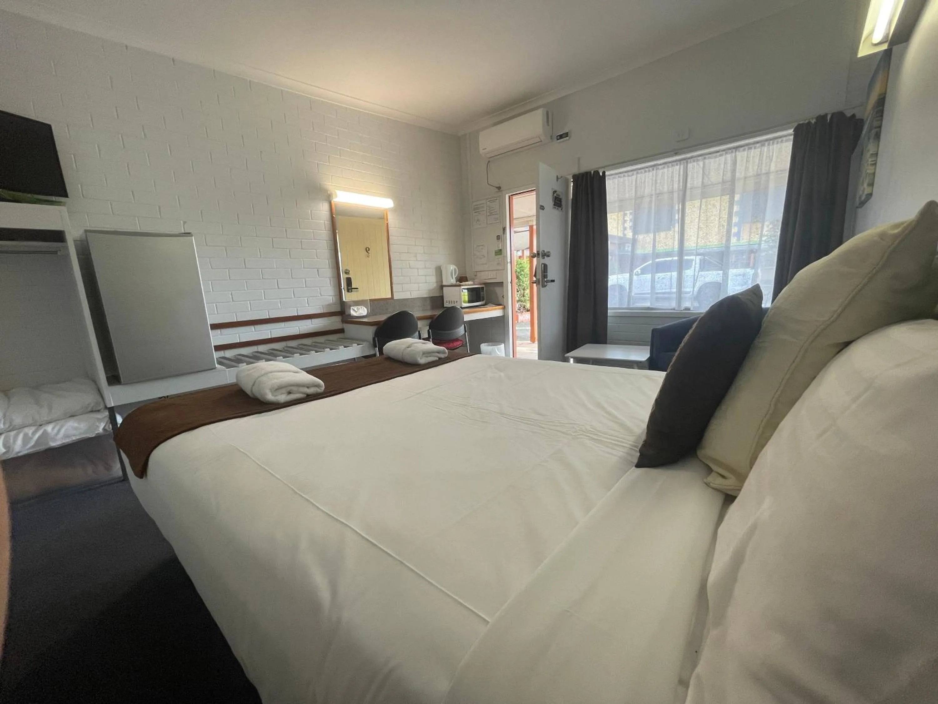 Bedroom, Bed in Arkana Motel