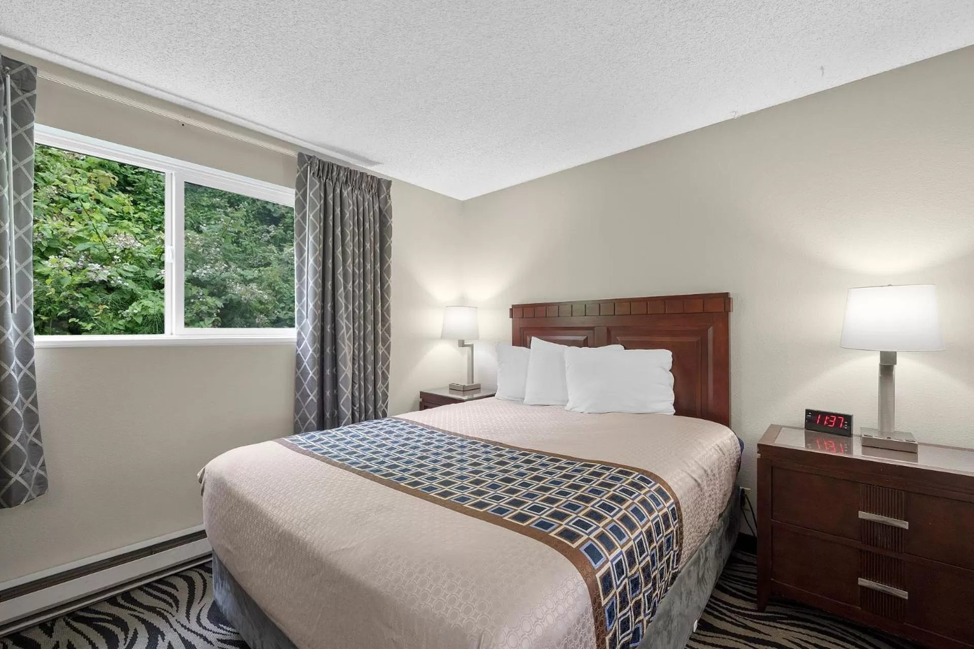 Bed in Astoria Rivershore Motel