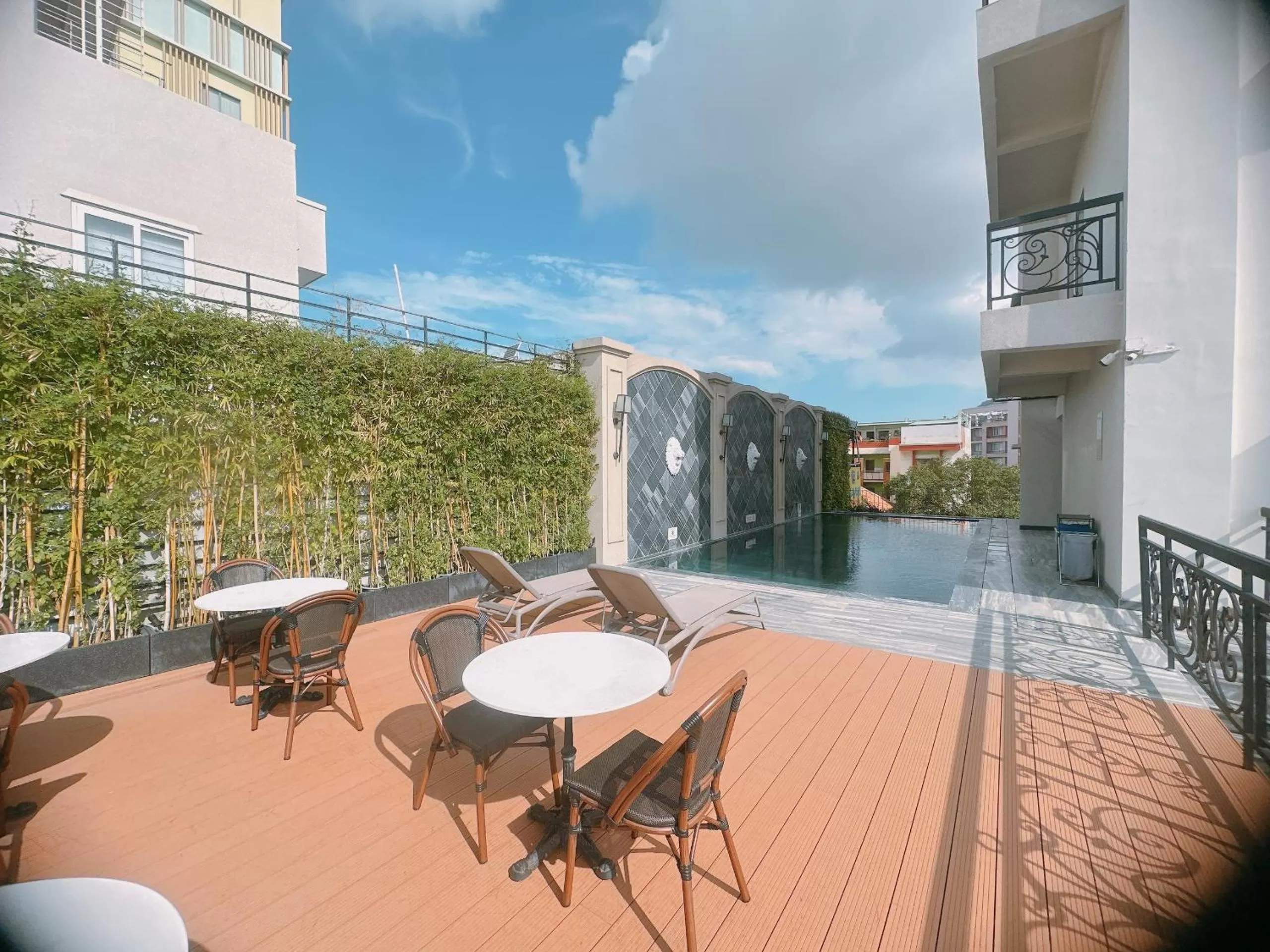 Swimming pool in Hotel DMelin