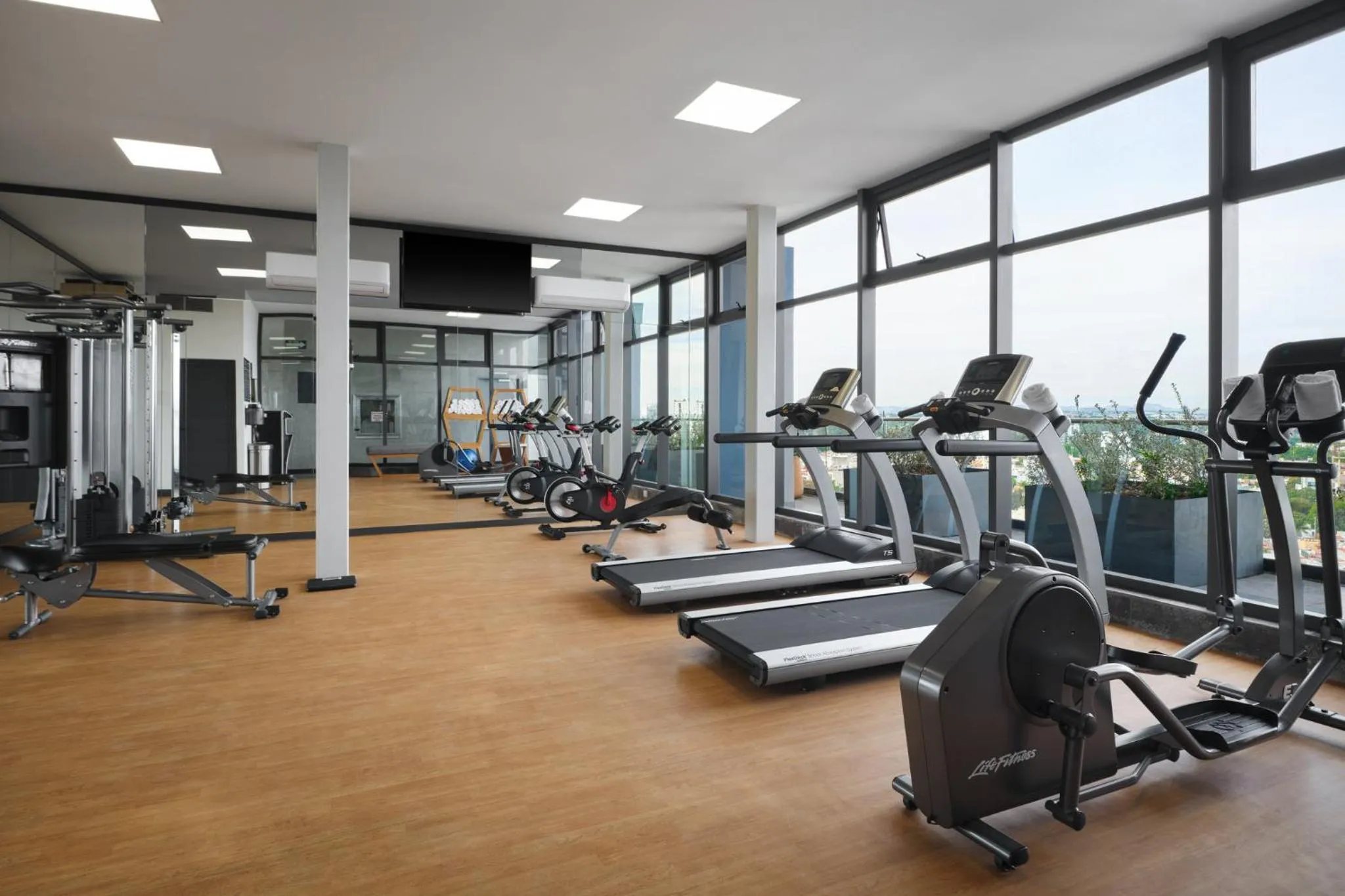 Fitness centre/facilities in voco Guadalajara Neruda by IHG