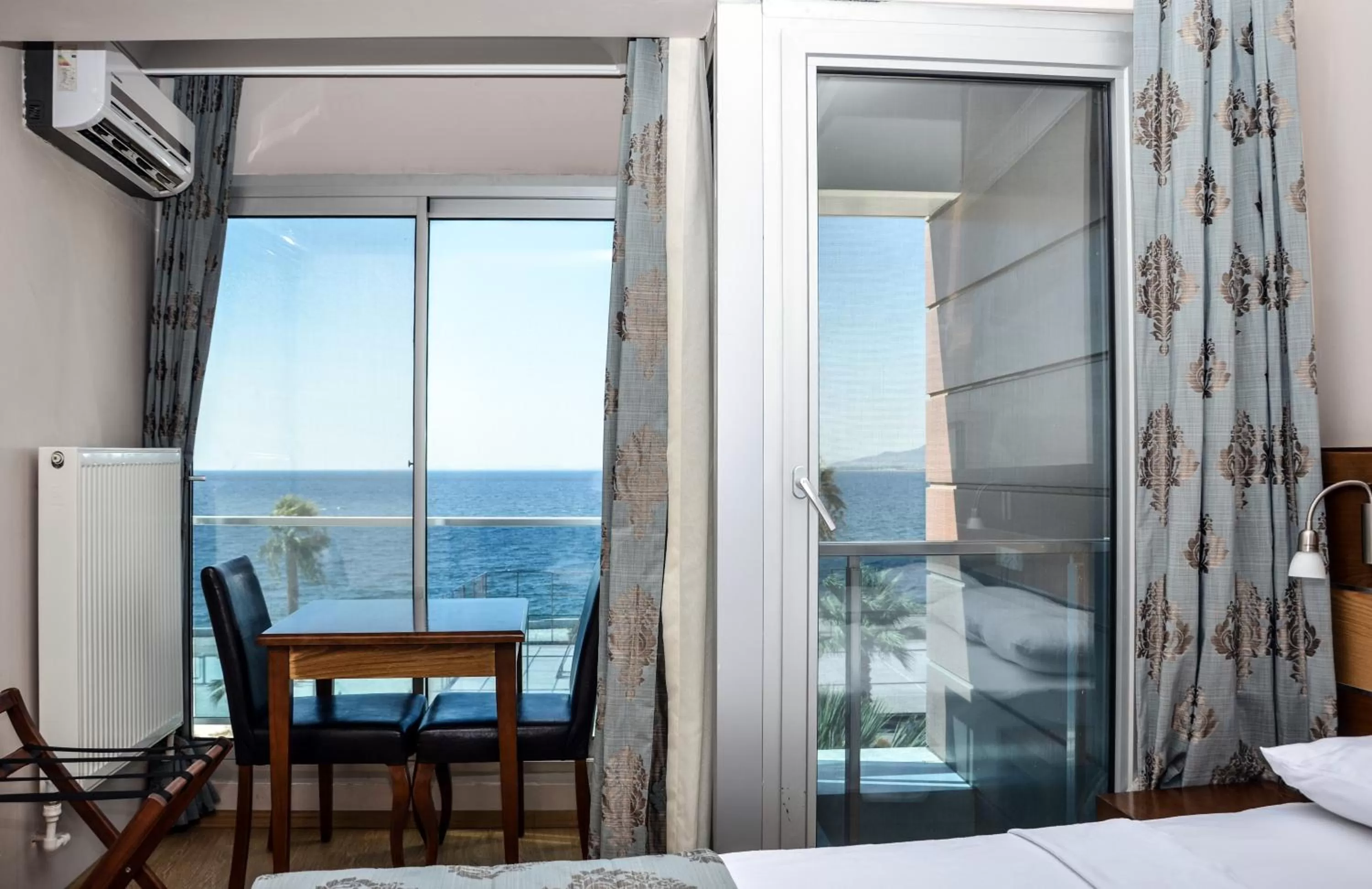 Day, Bed in Perla Hotel