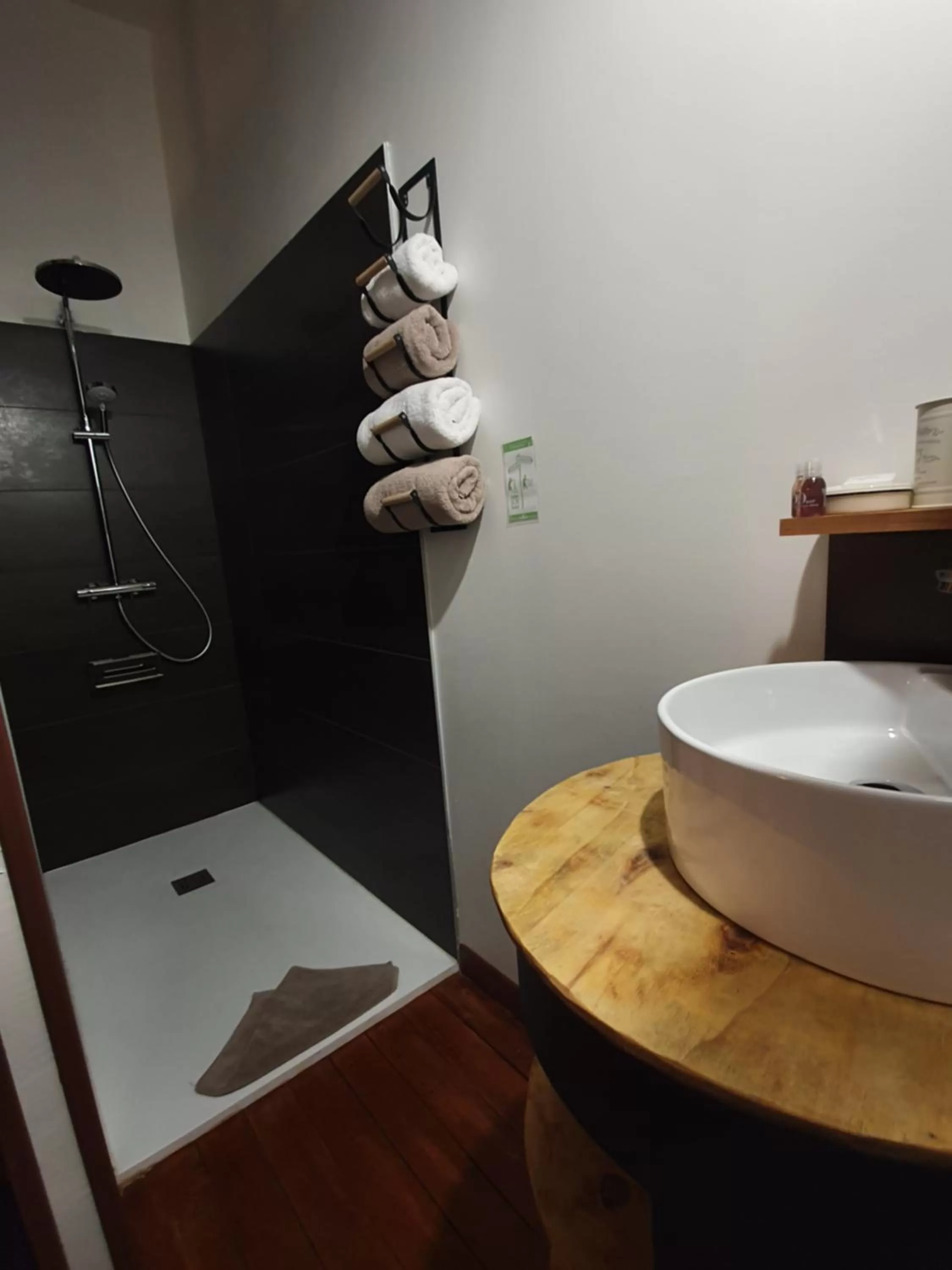 Shower in B & B Les Secrets des Loges