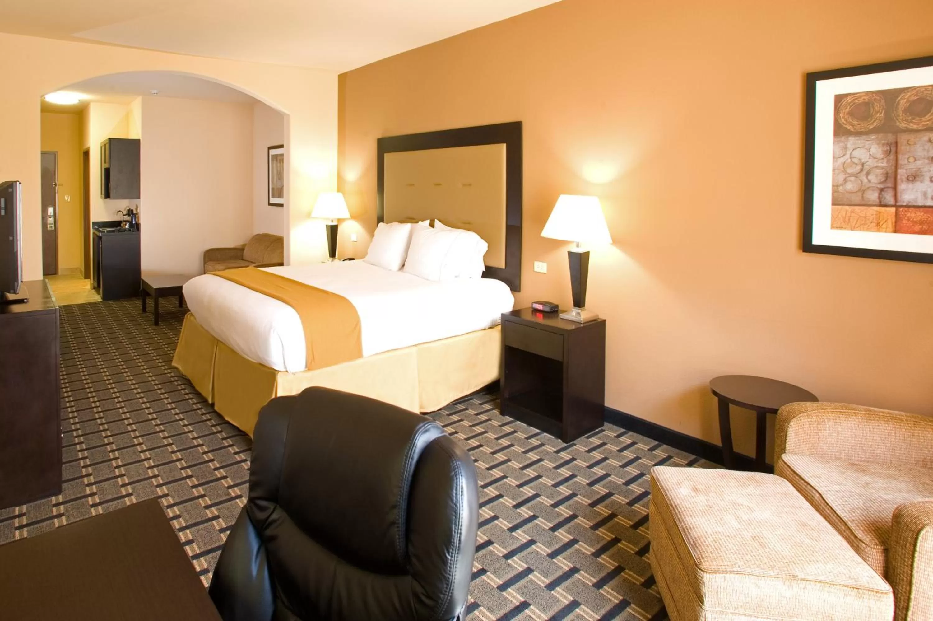 Photo of the whole room, Bed in Holiday Inn Express and Suites Beeville by IHG