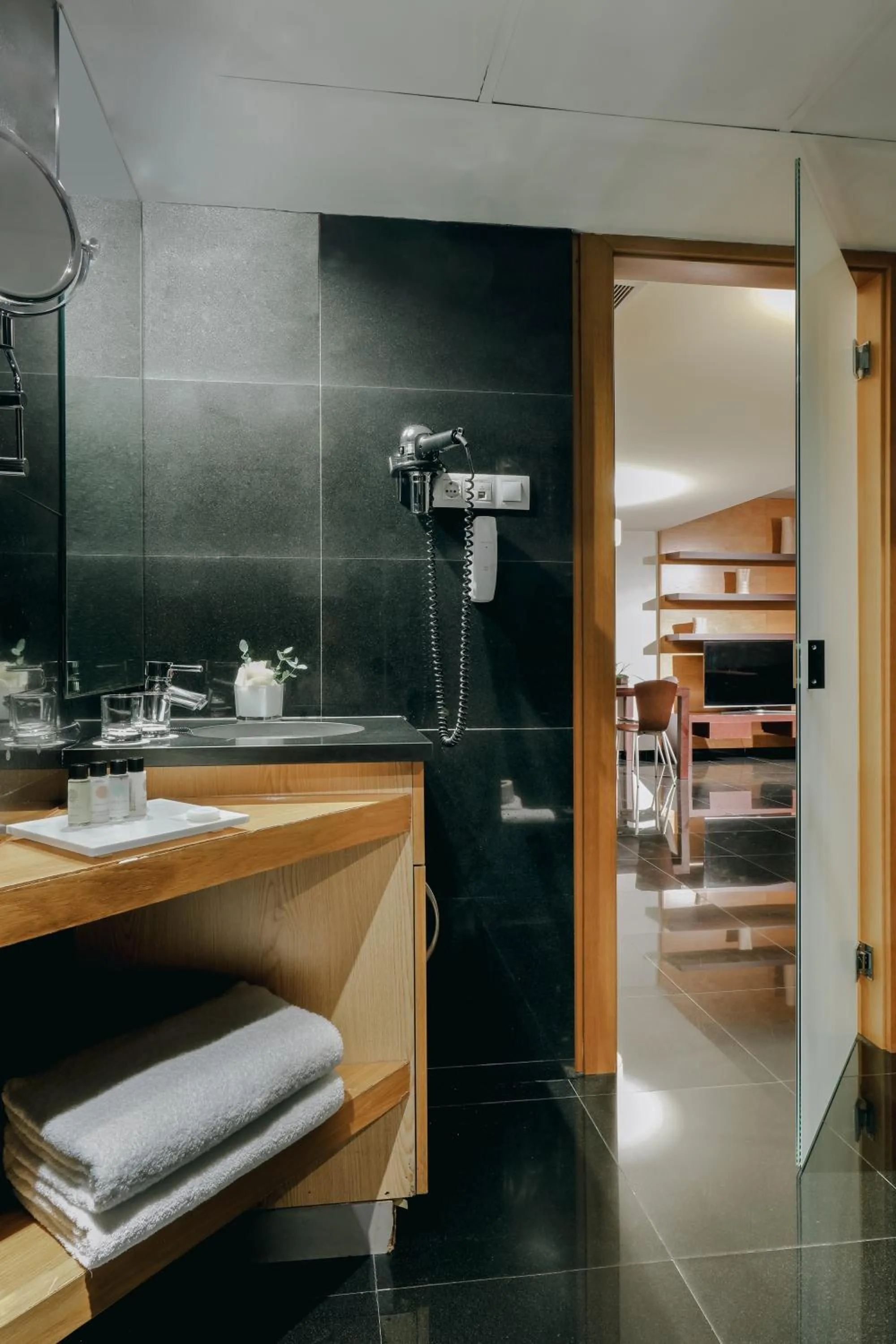 Bathroom in Hesperia Fira