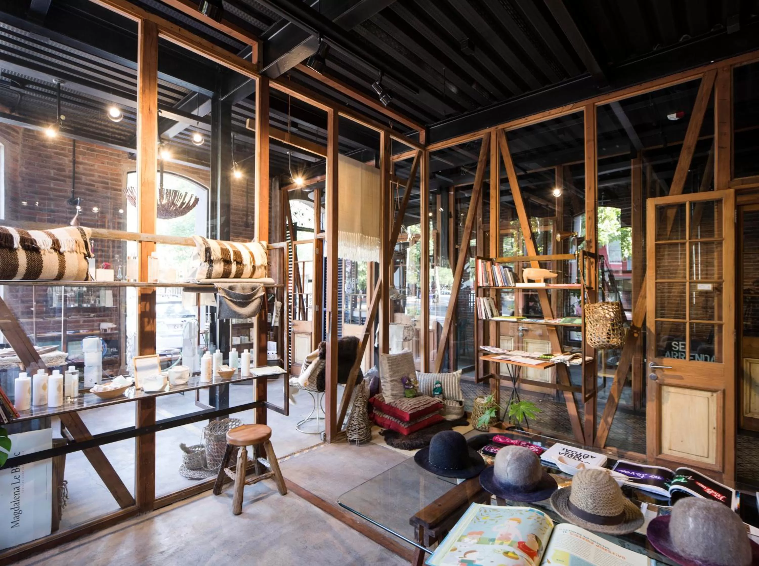 On-site shops in Maison Italia 1029