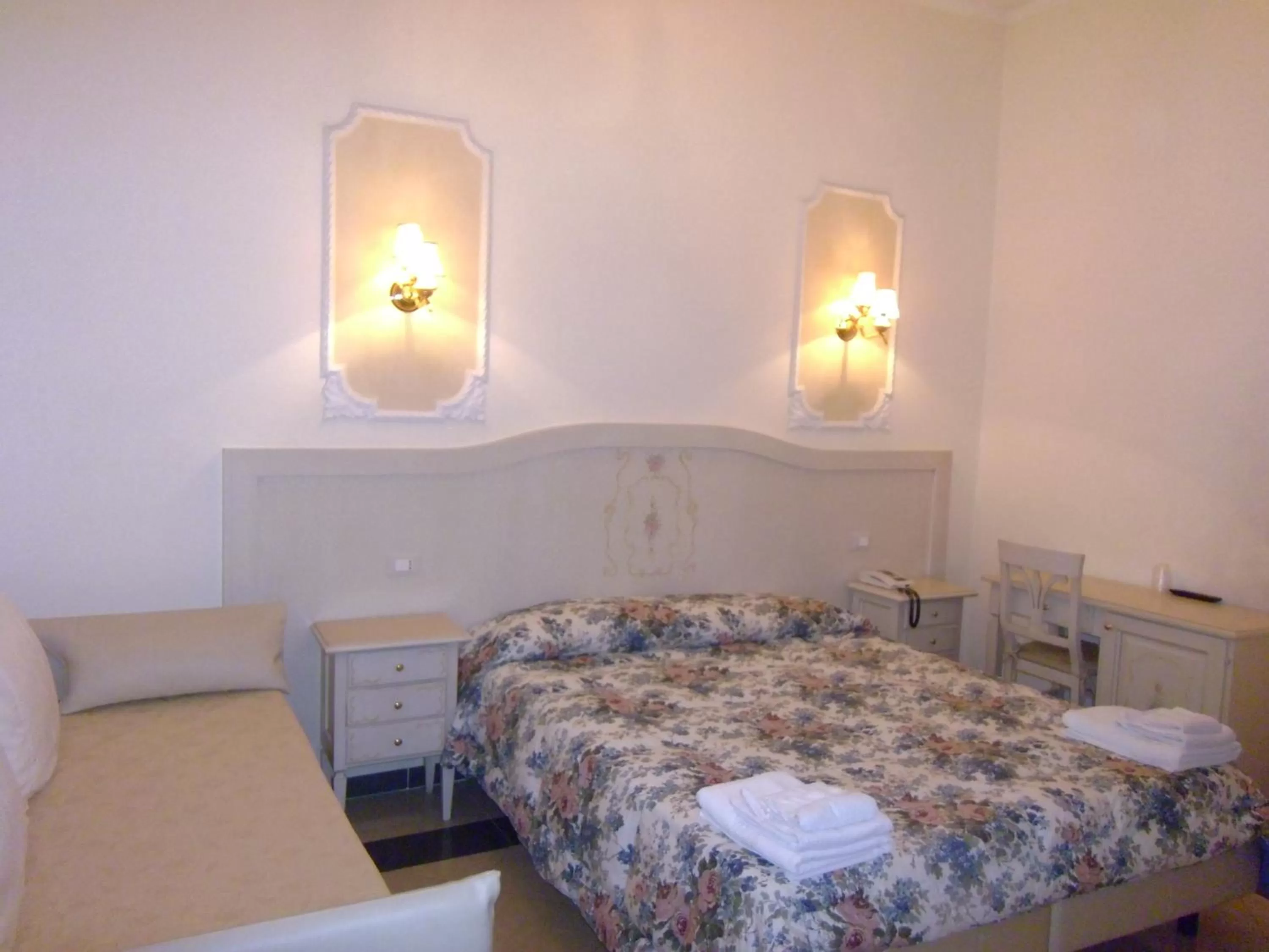 Bed in Cambridge Hotel