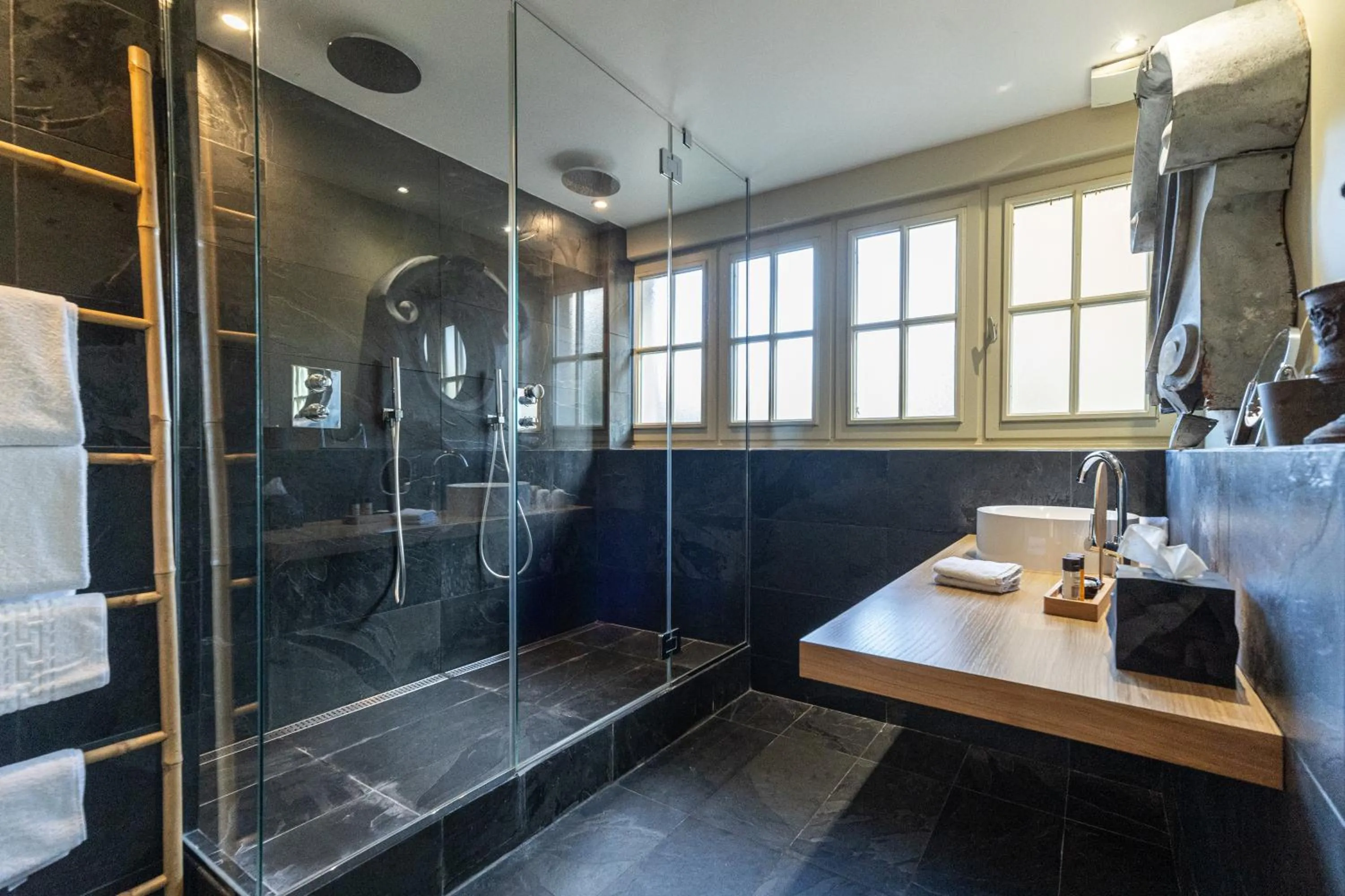 Shower in La Maison Pavie