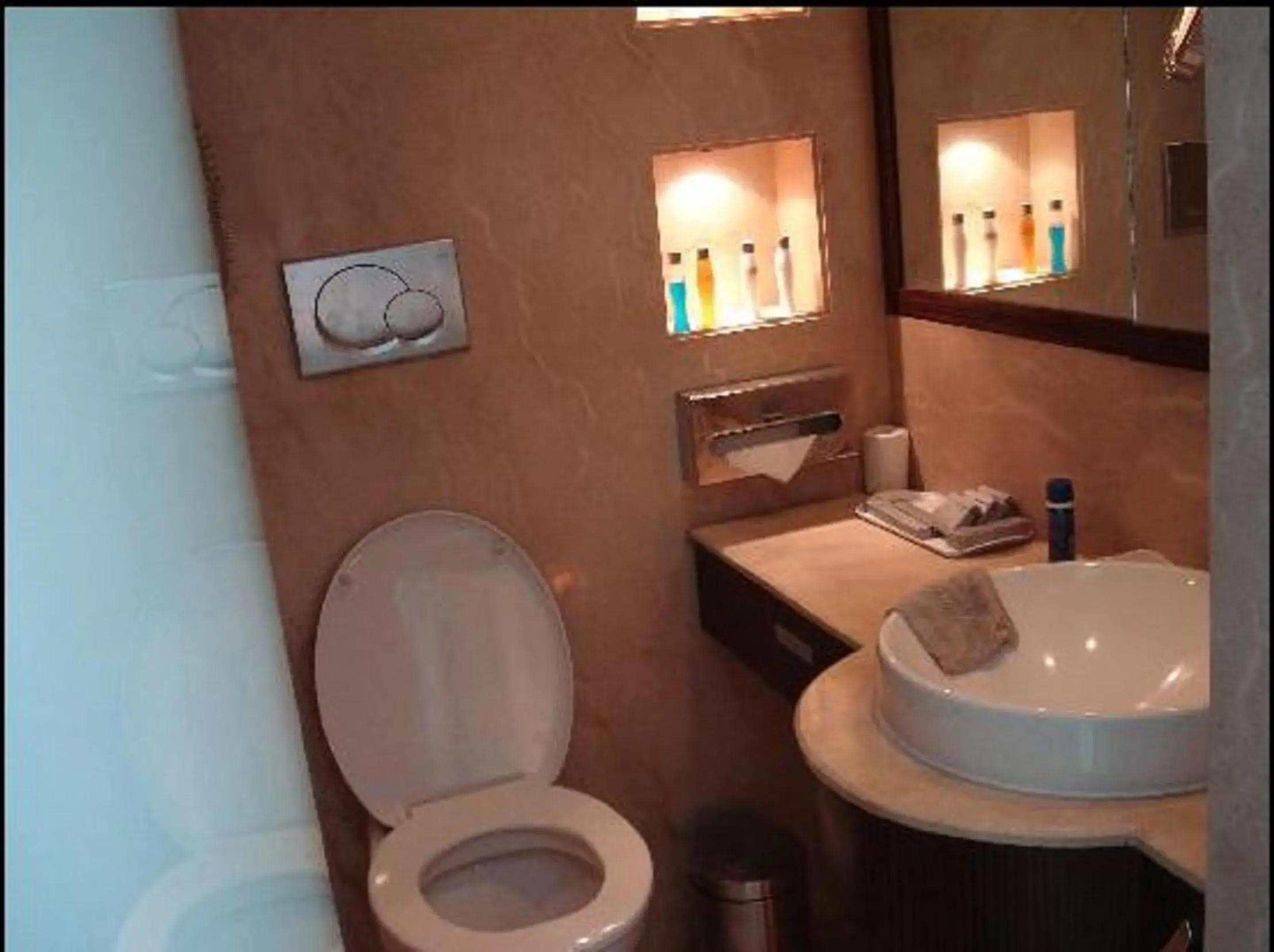 Deluxe Double Room with 15% off on Food & Soft Beverages in The Pride Chennai Hotel Deluxe Double Room with 15% off on Food & Soft Beverages in The Pride Chennai Hotel