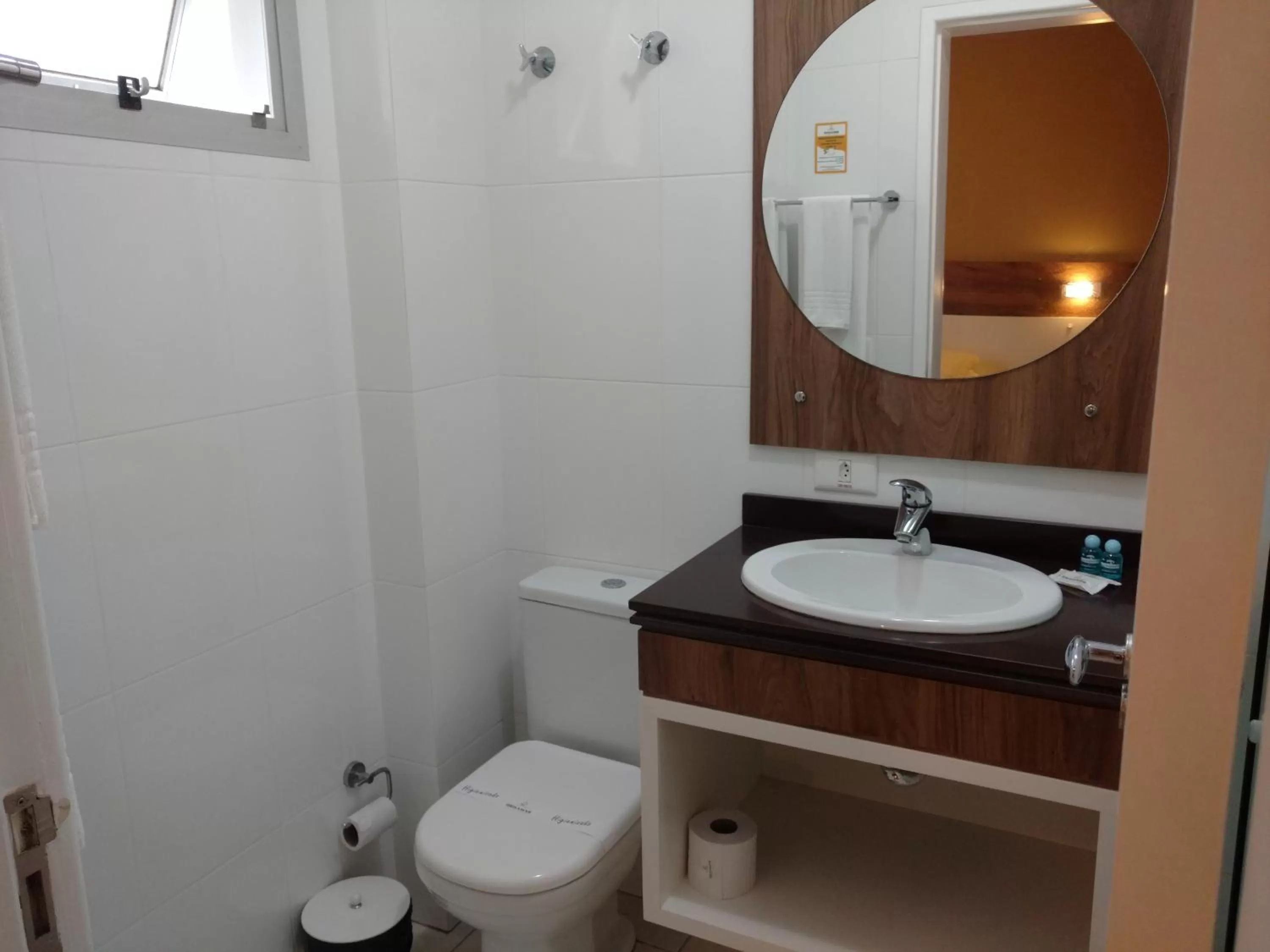 Bathroom in Brisamar Suite Hotel